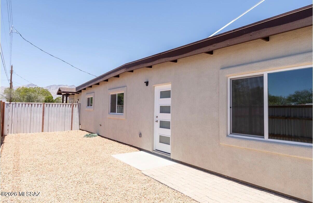 Large 1 Bed, 1 Bath, built for 2 people. Brand new construction centrally located, 2 blocks from TMC (Tucson Medical Center), less than 10 minutes to the University of Arizona and located near McCormick Park/YMCA. Features an open concept living room/kitchen, high end finishes including granite and concrete polished modern floors, soft close cabinets, kitchen island, double sinks in a massive bathroom, huge laundry room with lots of storage. Yard and patio.

No smoking residence. Pet friendly with pet deposit.