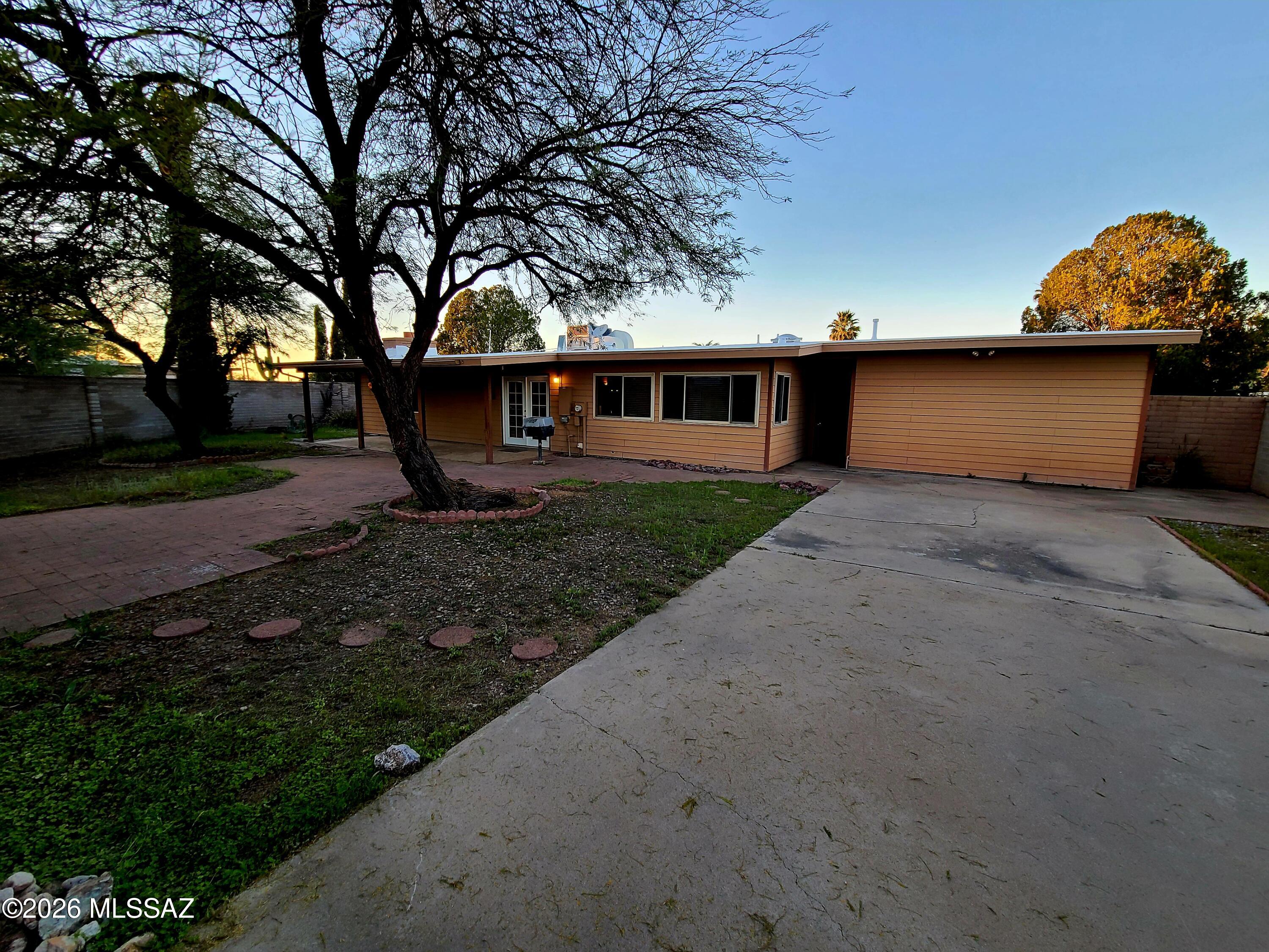 Broadway East (254-390) - Residential