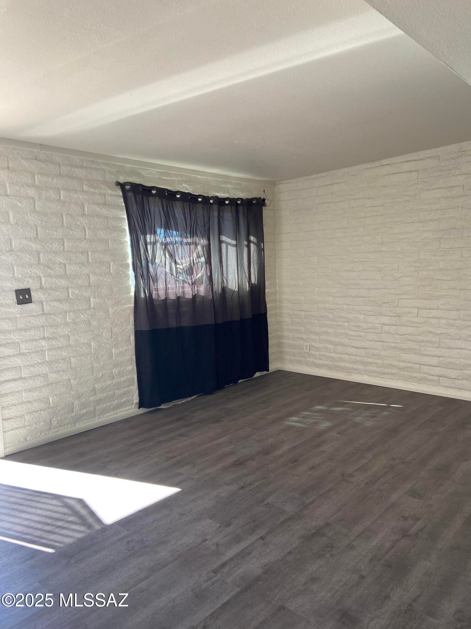 Jamaican Estates (1-77) - Residential Lease