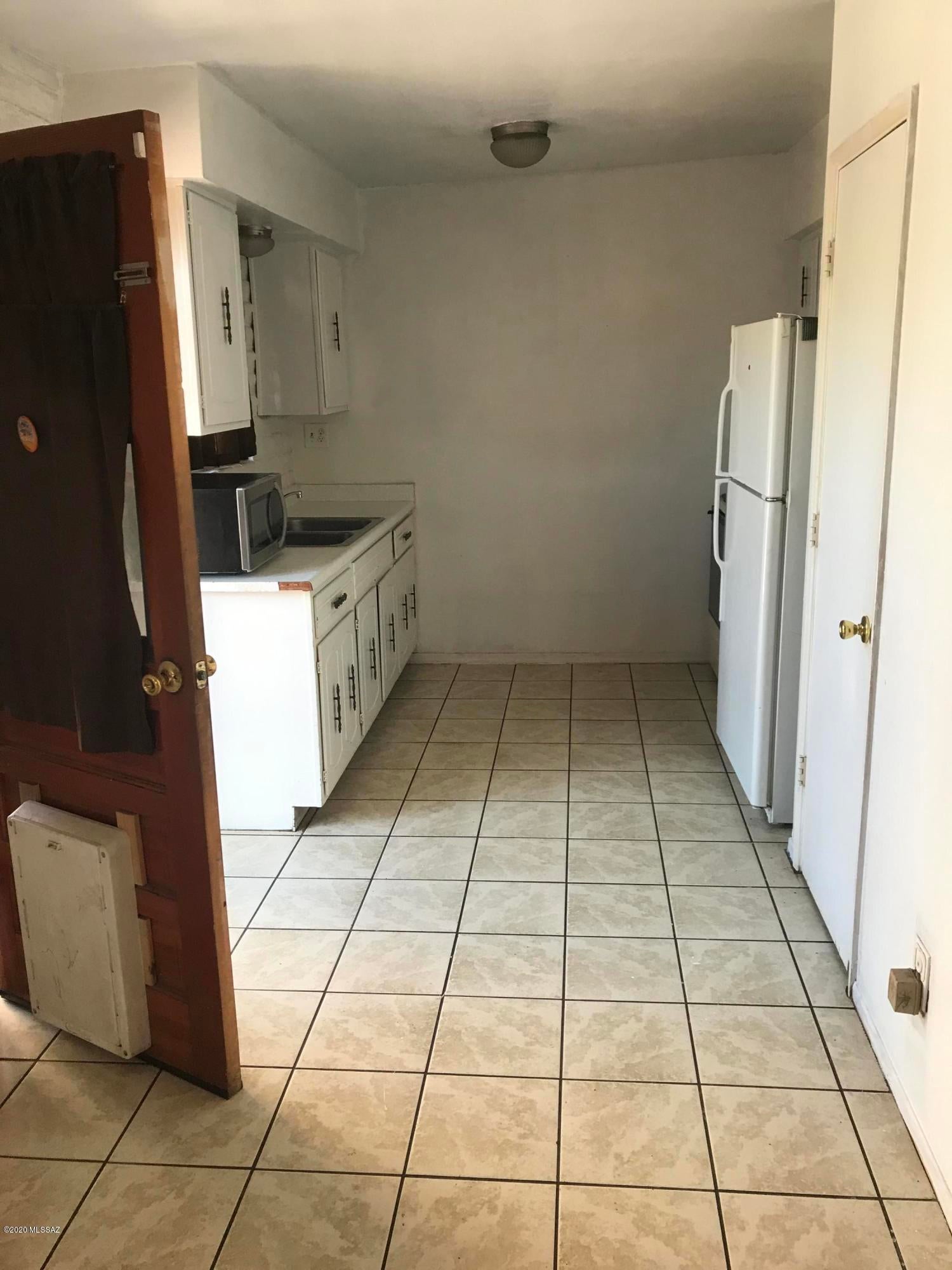 Jamaican Estates (1-77) - Residential Lease