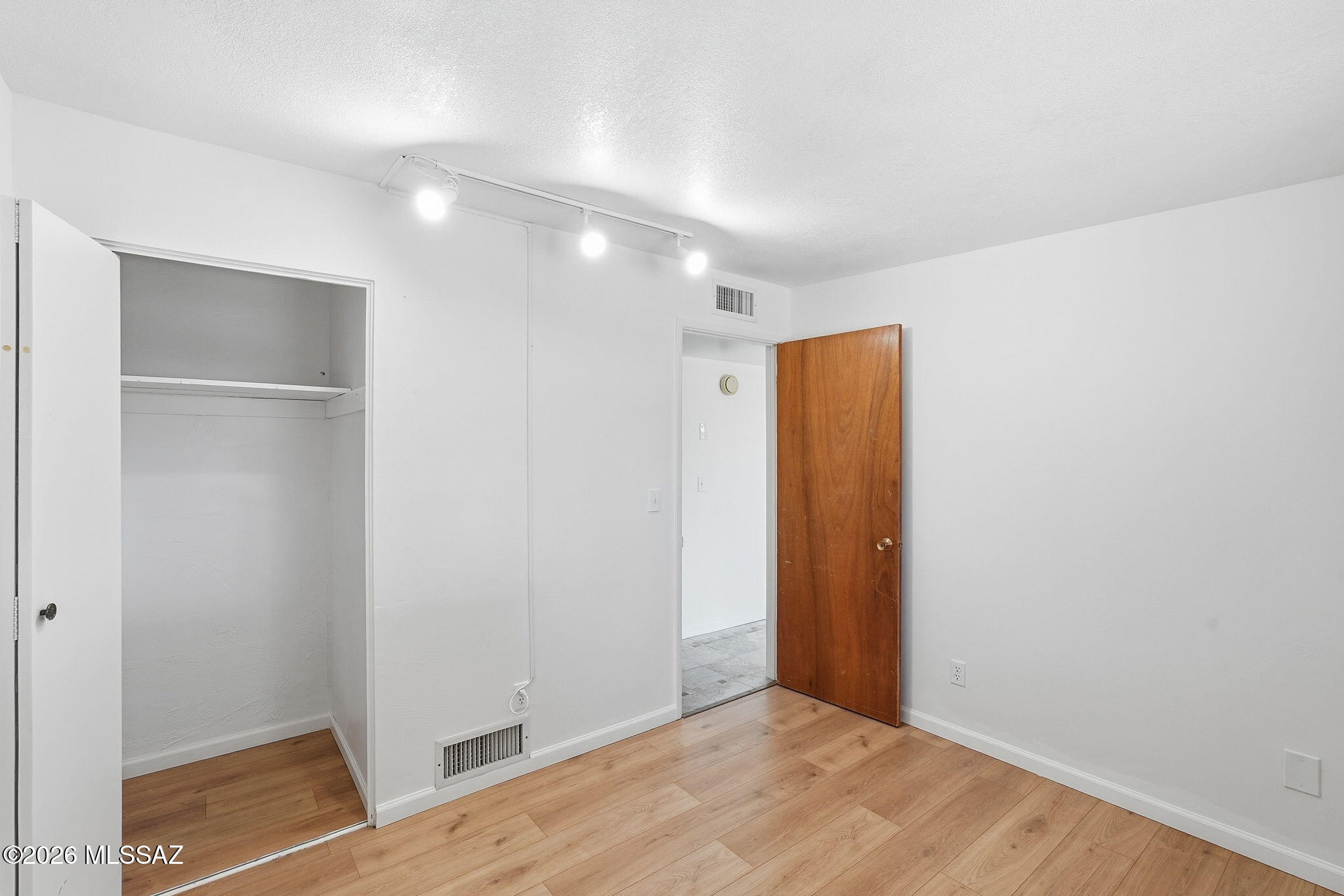 Essex Gardens East (1-44) - Residential