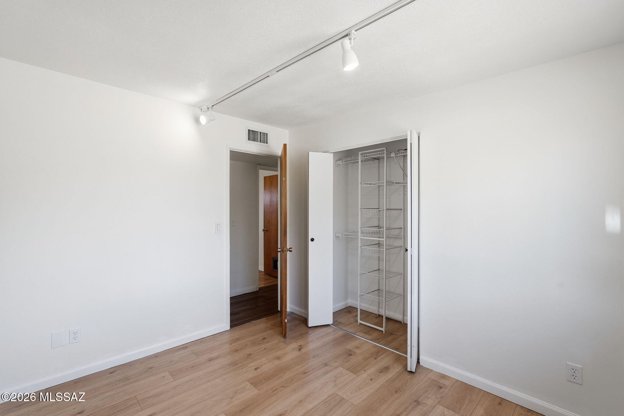 Essex Gardens East (1-44) - Residential
