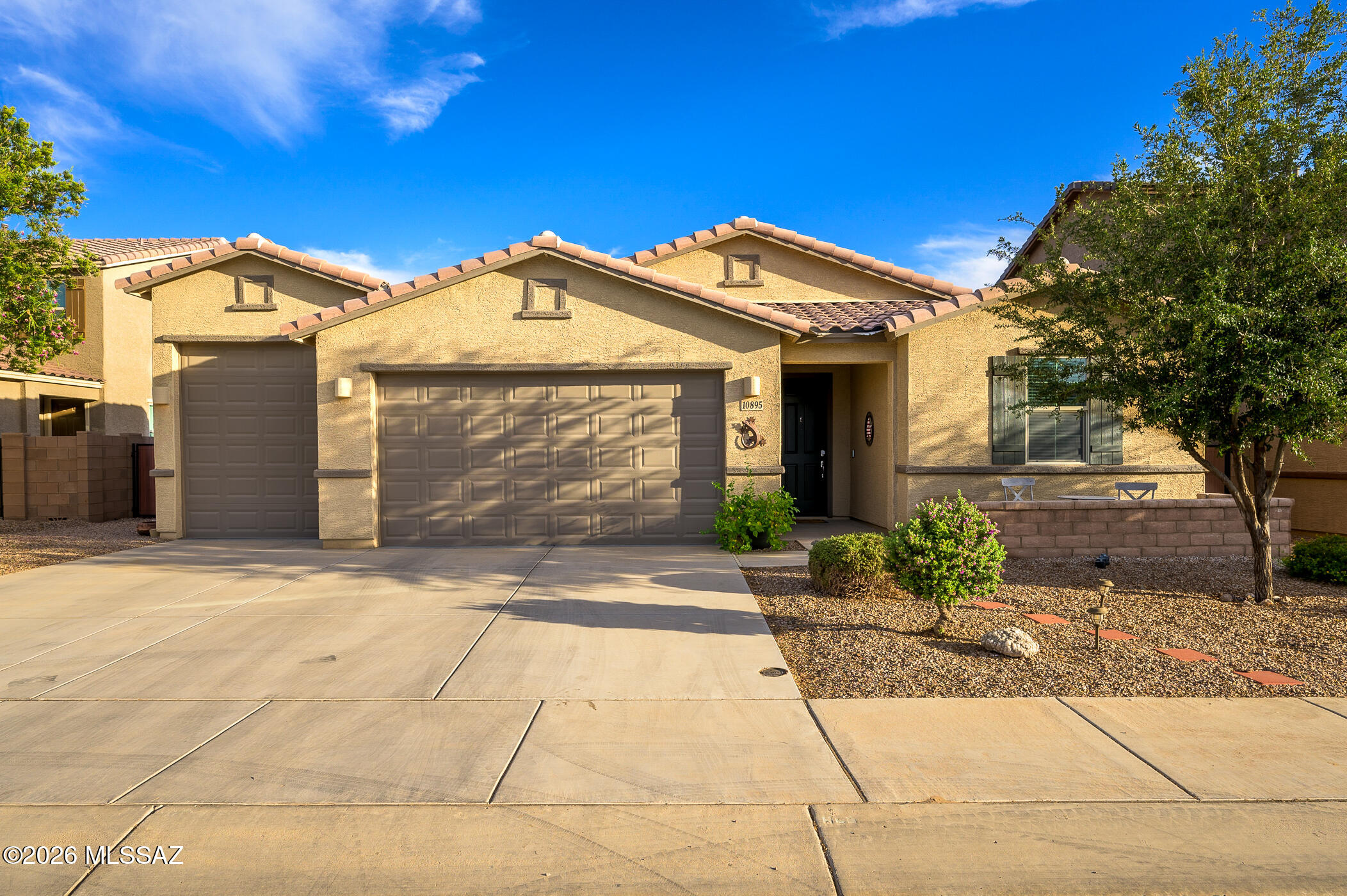 Beautiful single-story home in the sought-after Gladden Farms community featuring 3 bedrooms plus
a den, 2 bathrooms, and a spacious 3-car garage with extended and taller ''toy garage'' space. Open
floorplan with 9' ceilings, upgraded primary bath, landscaped backyard, extended patio, and double
gate access. Conveniently located near parks, schools, shopping, and I-10. Move-in ready and full of charm