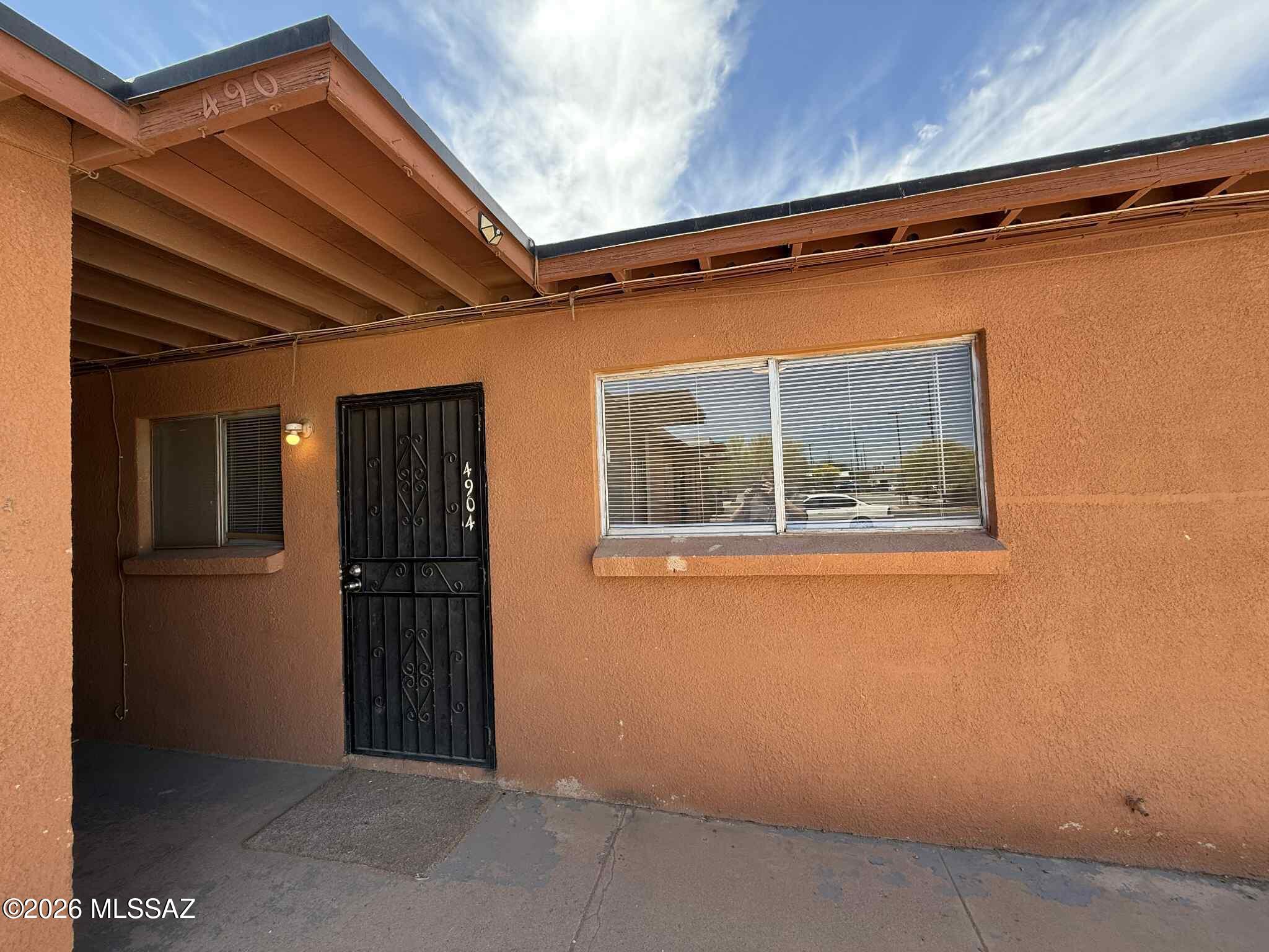 This 2-bedroom, 1-bath at 4904 S 13th Ave offers 750 sq. ft. of comfortable living space and is conveniently located near Irvington Rd & 12th Ave. Enjoy the brand new AC to stay cool during the warmer months, along with ceramic tile floors throughout for easy maintenance. The unit features blinds for privacy, a patio for outdoor relaxation, and security doors for added peace of mind. The kitchen comes with a refrigerator and stove. Off-street parking ensures convenience for residents. Located close to I-10, shopping, parks, and other amenities, this duplex is ideal for easy access to everything Tucson has to offer.
MOVE IN SPECIAL!! $500 off first months rent with approved application!