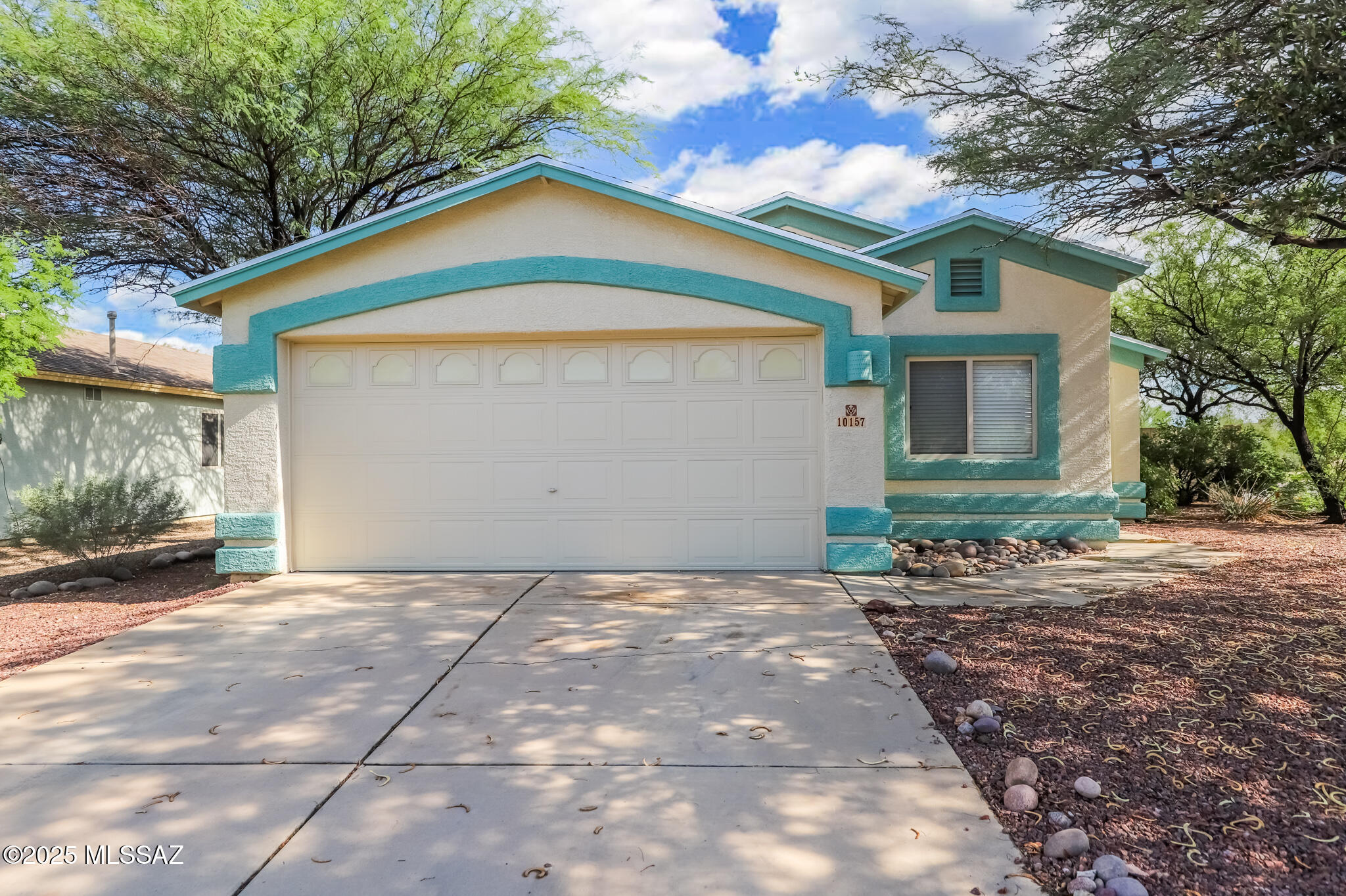 Hacienda Del Oro (1-78) - Residential Lease
