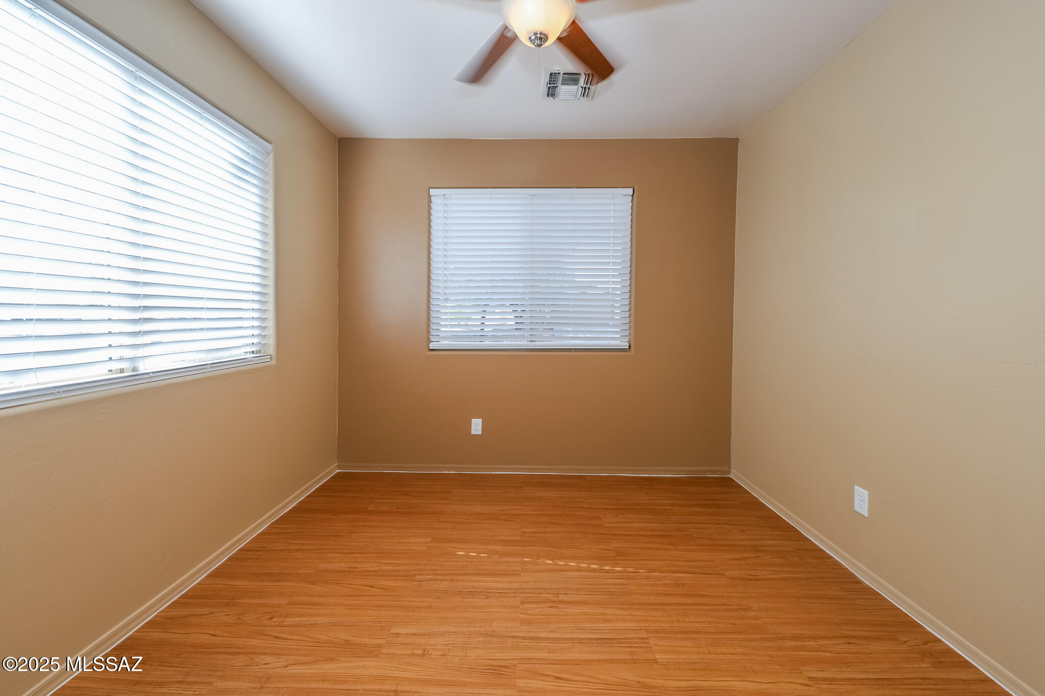 Hacienda Del Oro (1-78) - Residential Lease