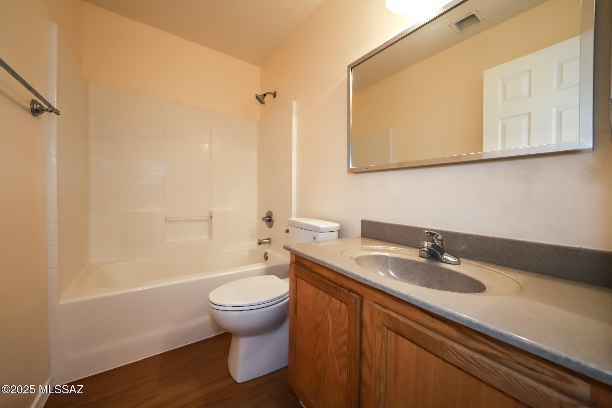 Hacienda Del Oro (1-78) - Residential Lease