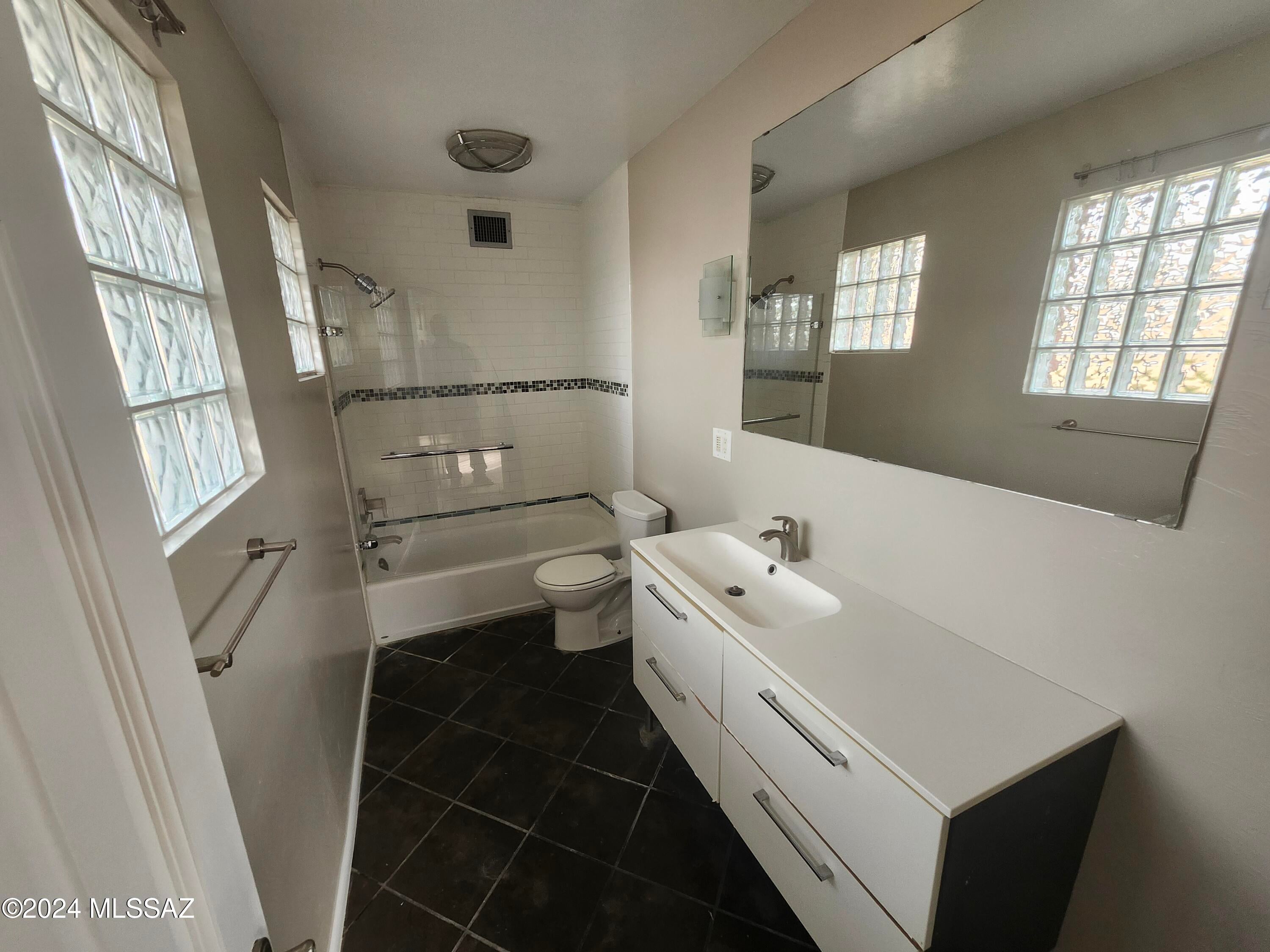 El Conquistador Estates - Residential Lease