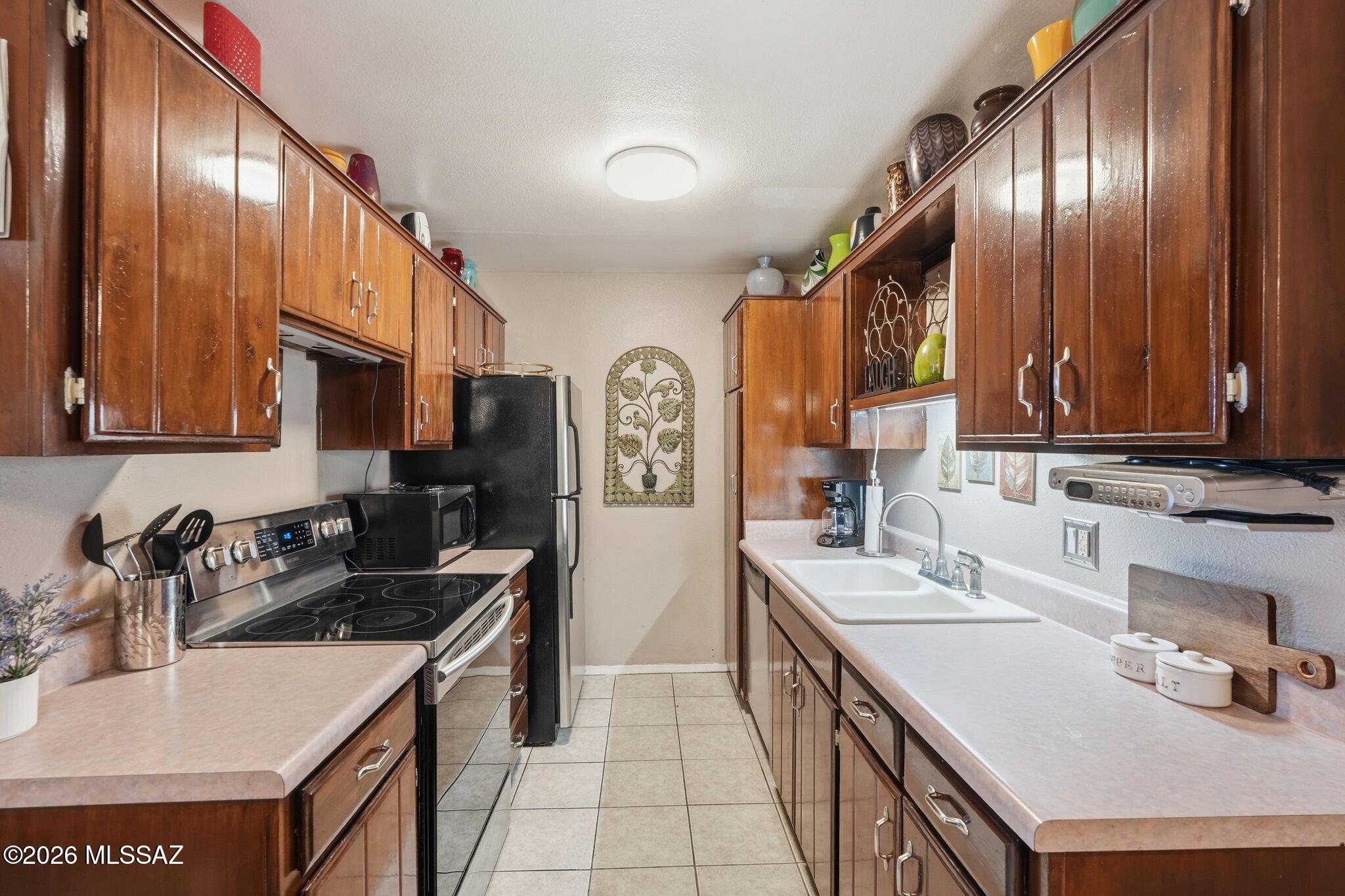 Golf Links East Condos (1-48) - Residential