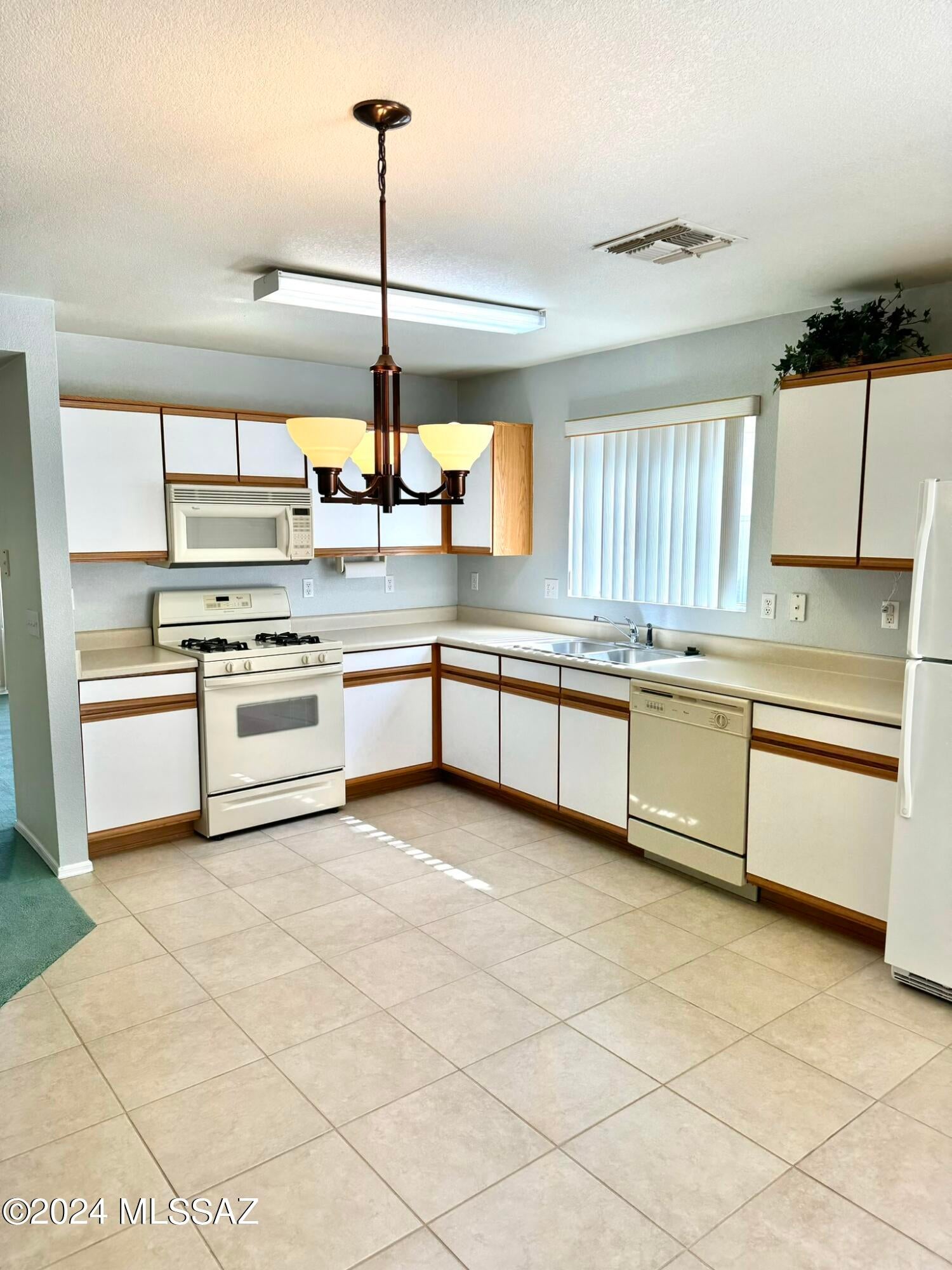 Pantano Heights (1-123) - Residential Lease