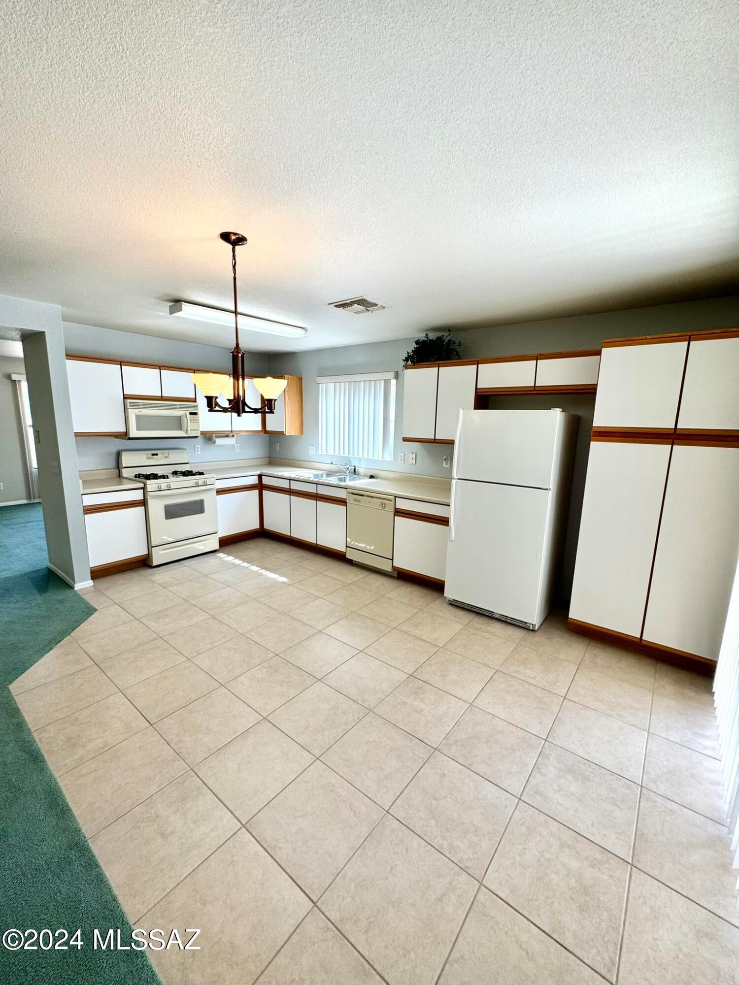 Pantano Heights (1-123) - Residential Lease