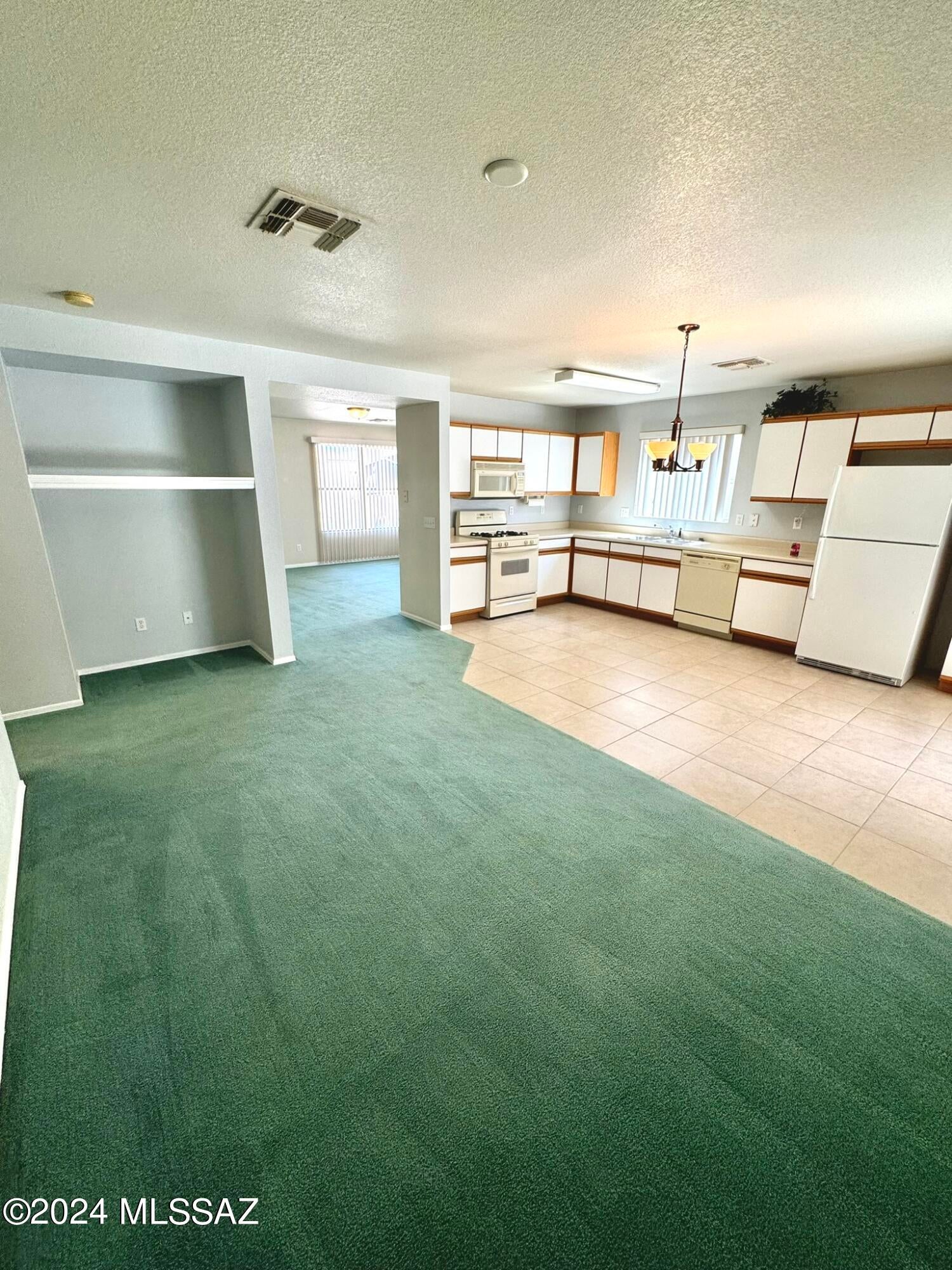 Pantano Heights (1-123) - Residential Lease