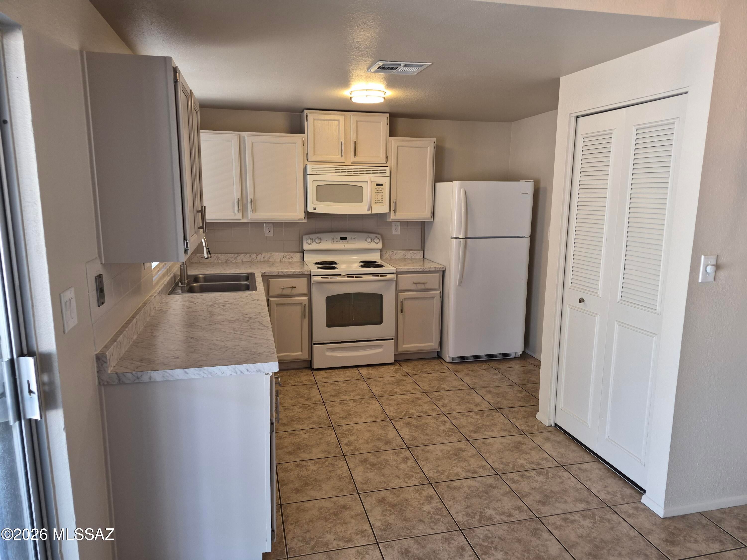 Salida Del Sol (1-274) - Residential Lease