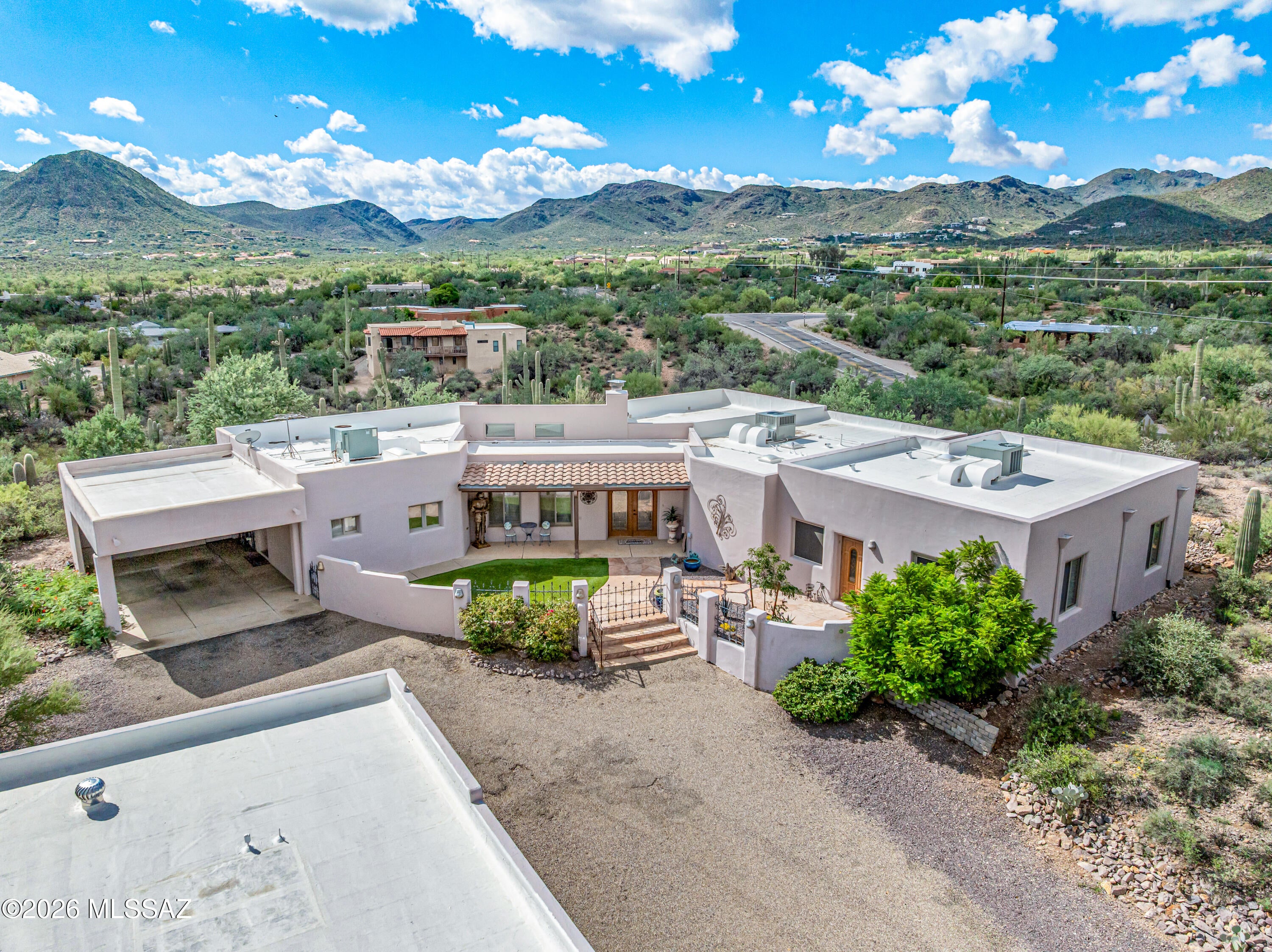 Vista De La Sierra De Dios - Residential
