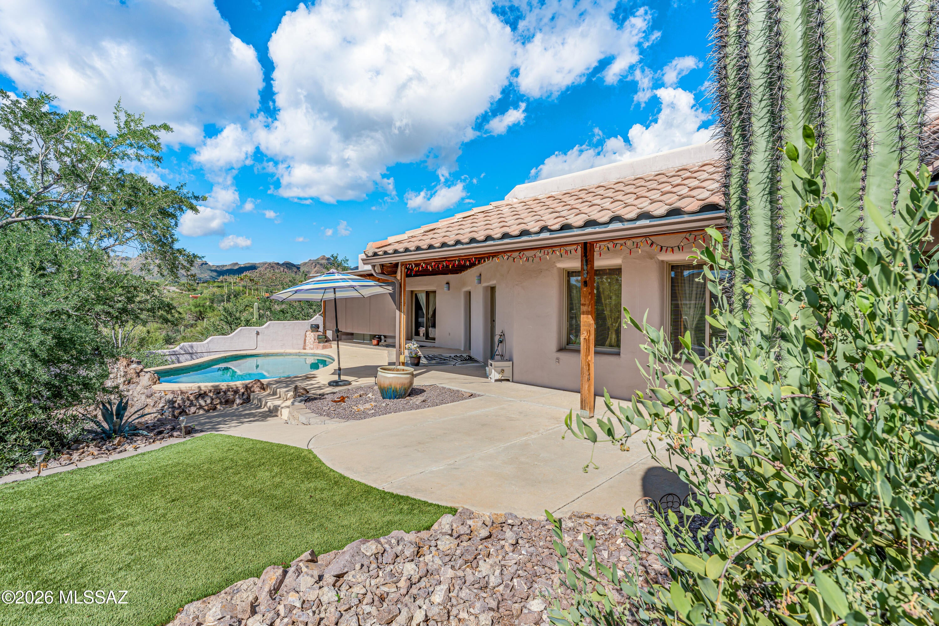 Vista De La Sierra De Dios - Residential