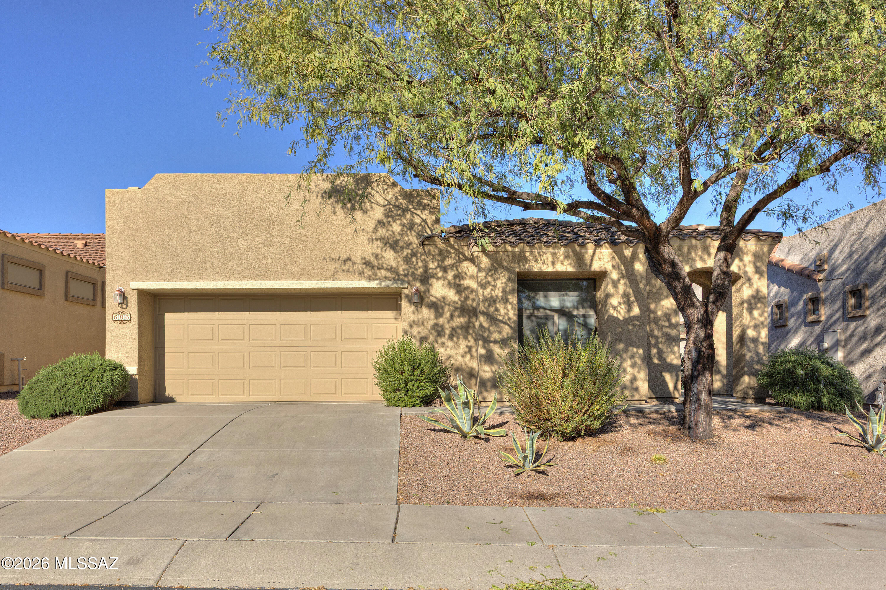 Come see this beautiful home with split 2 bedrooms and den and 2 baths. Tile thru out except bedrooms.  Bay Windows in Master and Dining. Maple Cabinets. HOA covers landscape maintenance, Exterior paint stucco and roof maintenance, Exterior pest control, cable TV, Fire Hazard and Liability Insurance, Trach pick up, Reserve funds, And Gates, Roads and common area maintenance.