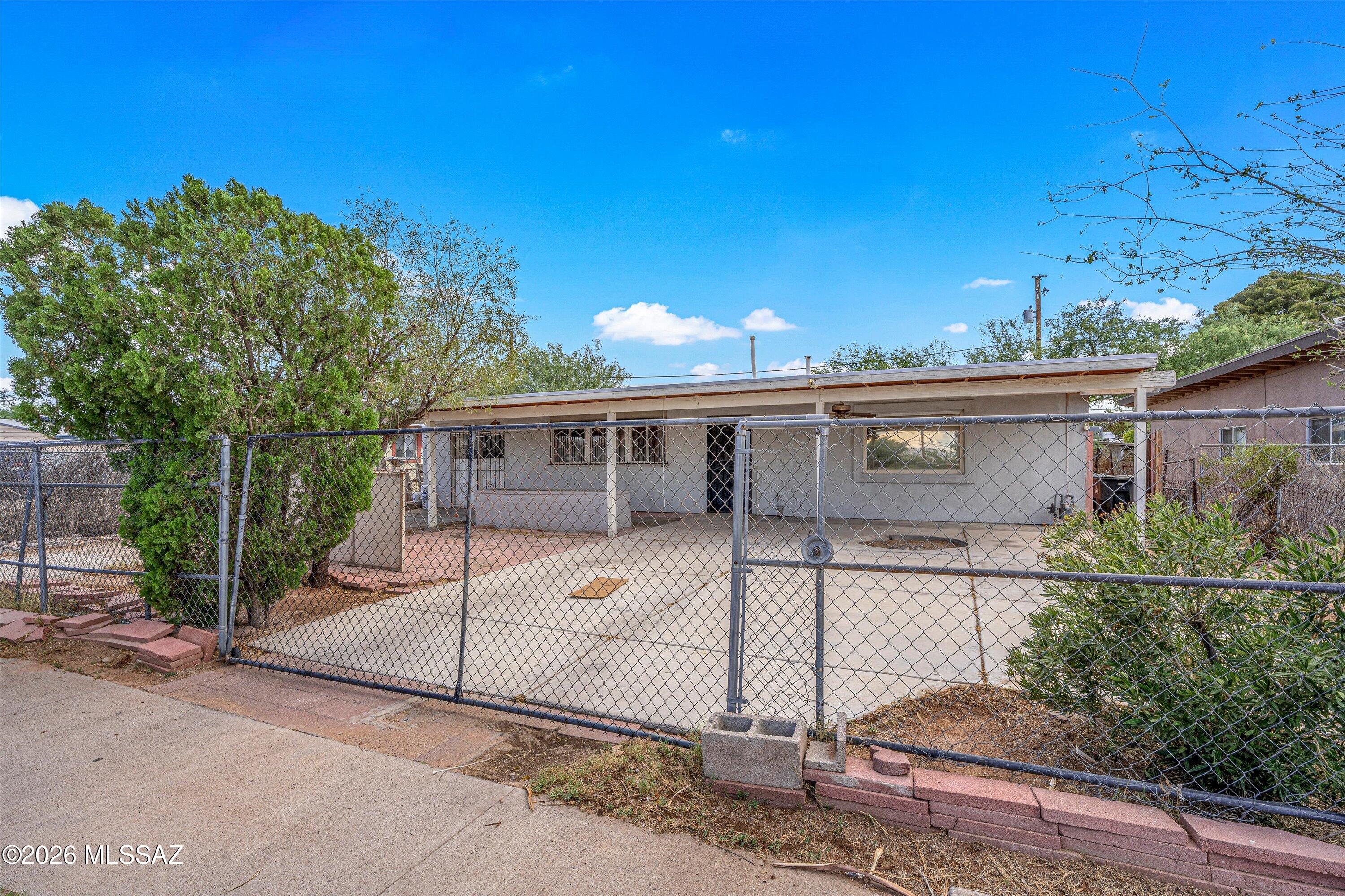 Pueblo Gardens - Residential