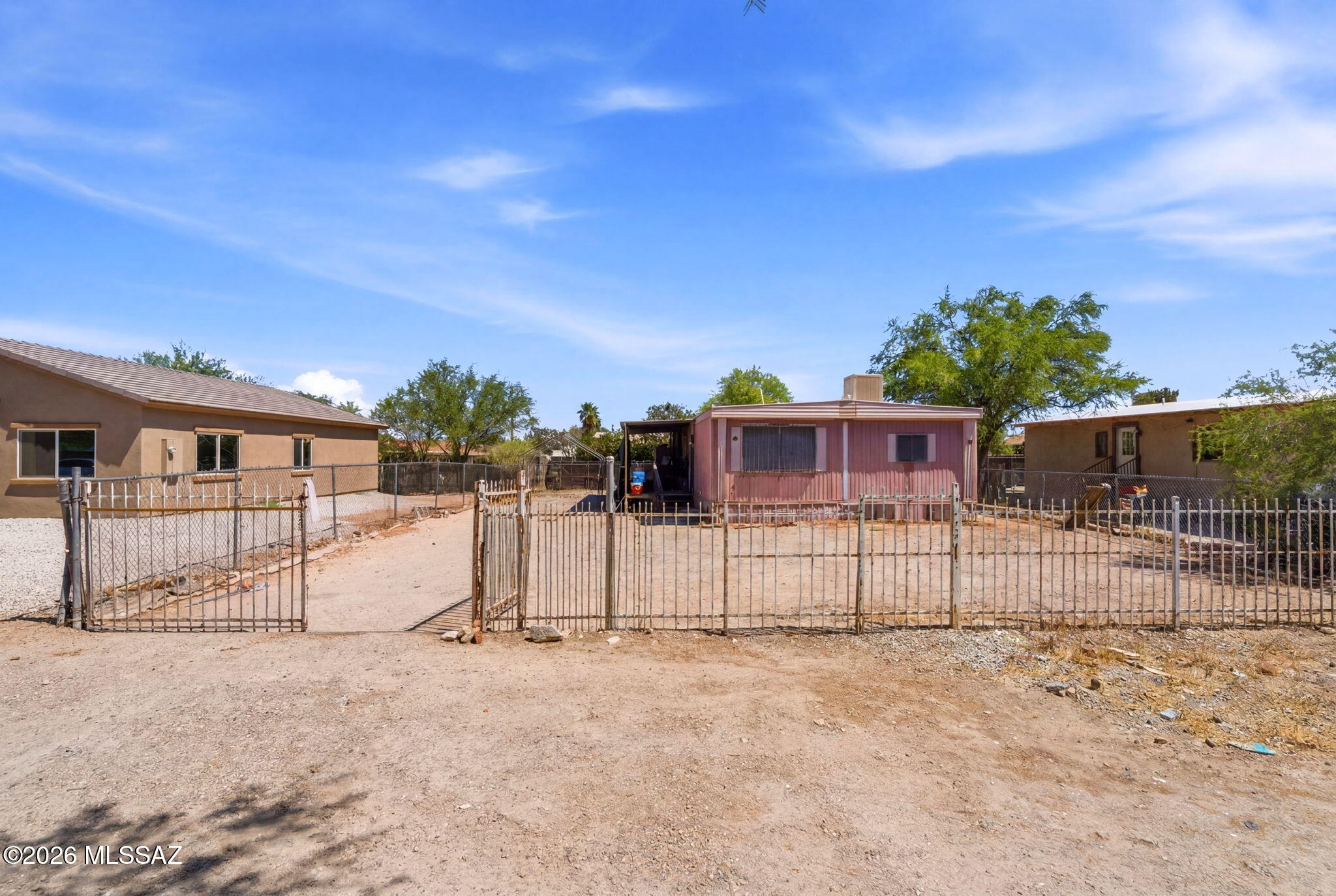 Los Ranchitos - Residential