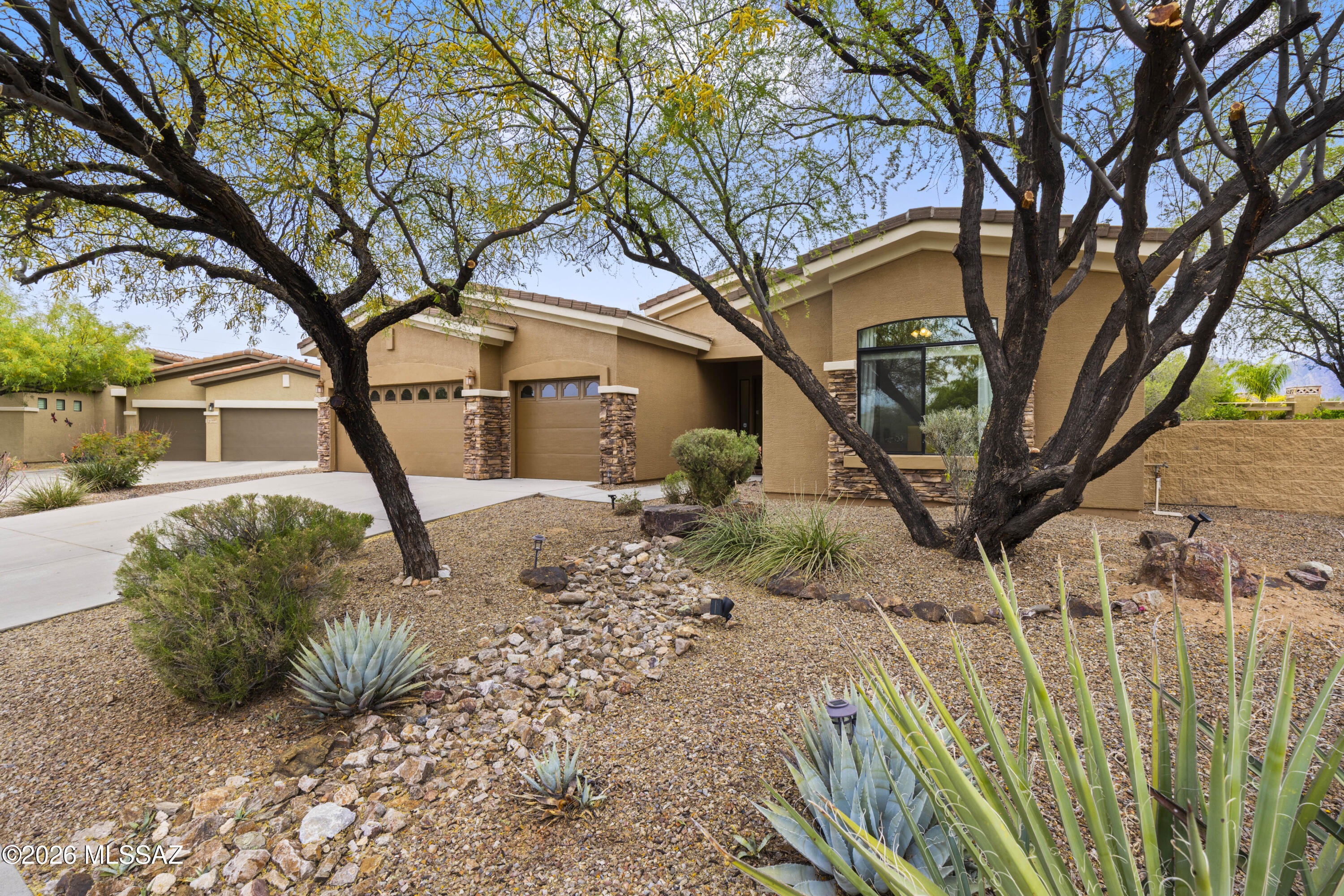 Mira Vista (1-60) - Residential