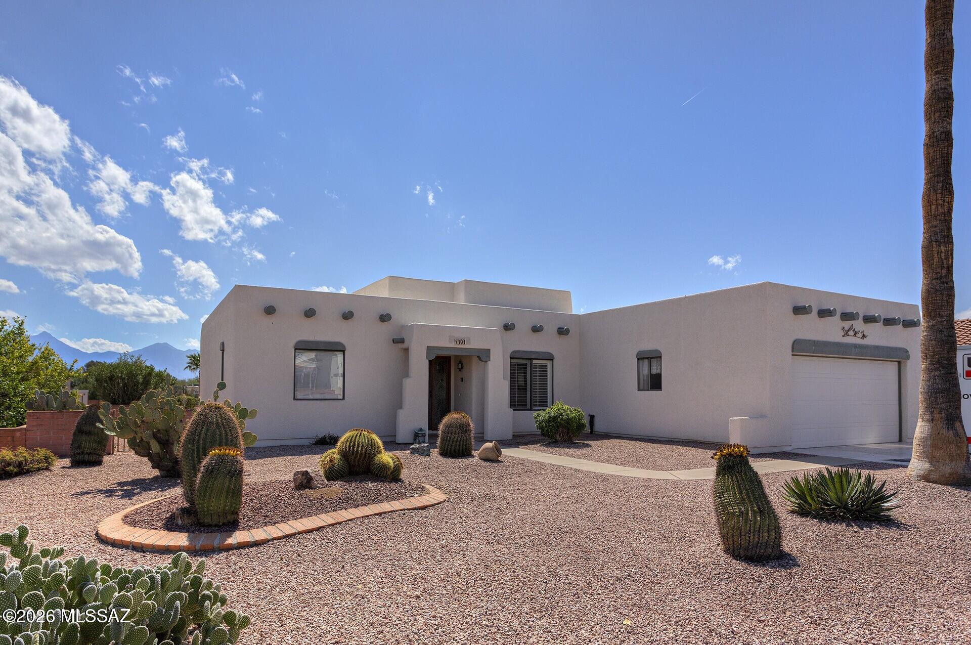 Don't miss this very well taken care of and updated three bedroom beauty in Country Club Vistas 2. The front door features a unique stainglass window and once you step inside you feel right at home with the warm colors and natural light. The cozy kitchen will draw you in and beg you to set awhile. CCV must stand for comfort, convenience and value in this home. Split bedrooms assure your guests their privacy. Lots of storage in the garage for all your goodies. Set outside on your screened in south facing patio and watch the mountains turn pink. Being sold fully furnished so don't miss this opportunity.