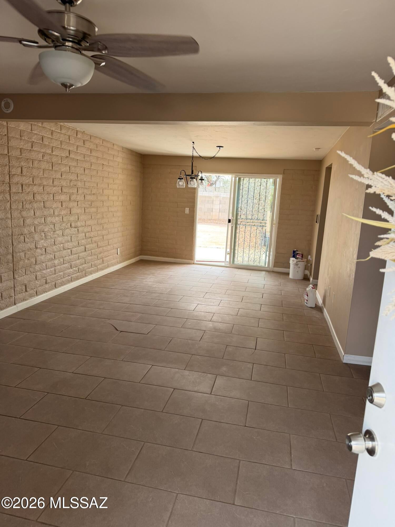 Las Palomas (1-284) - Residential