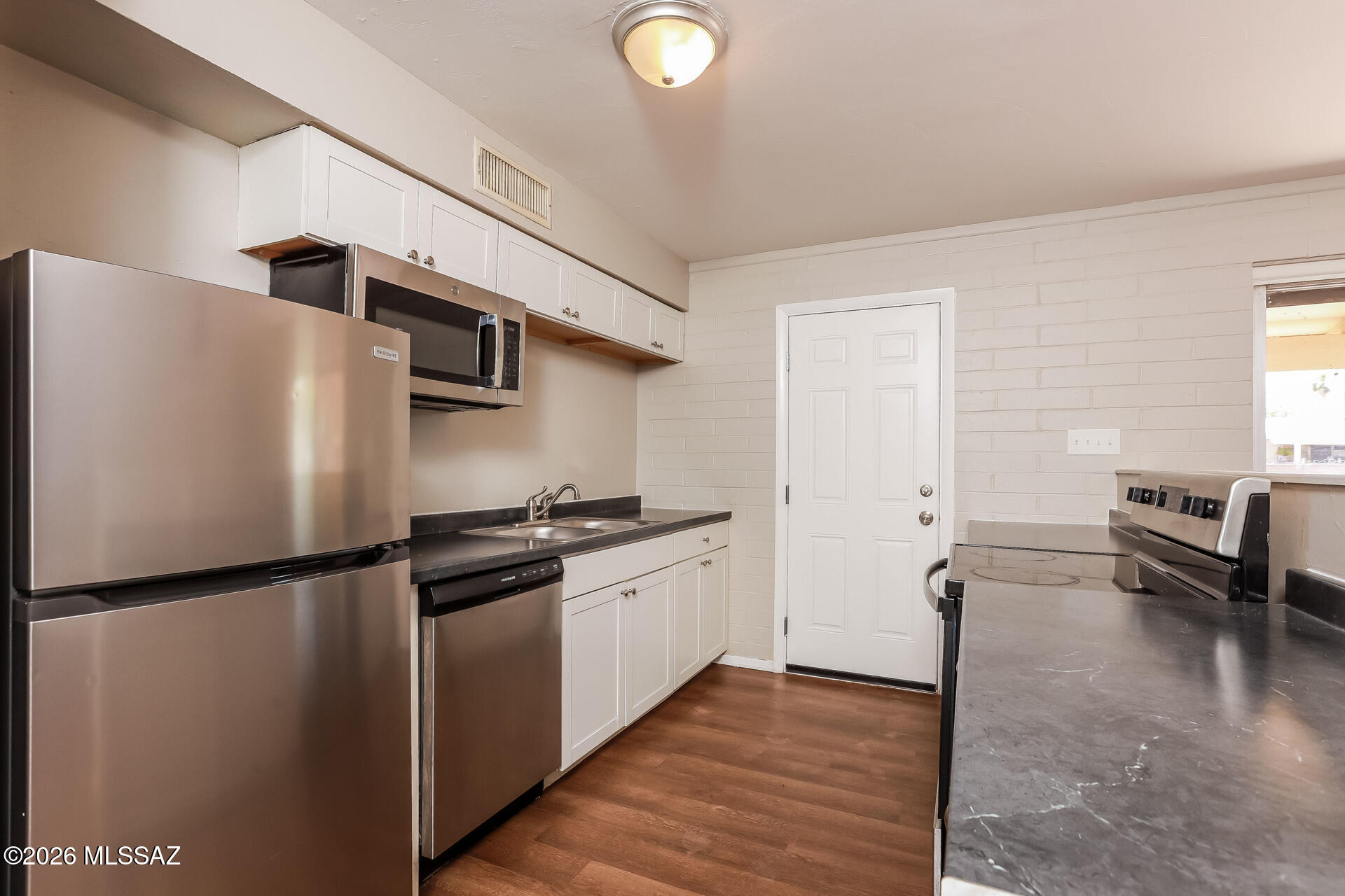 Vista Del Prado (1-274) - Residential Lease