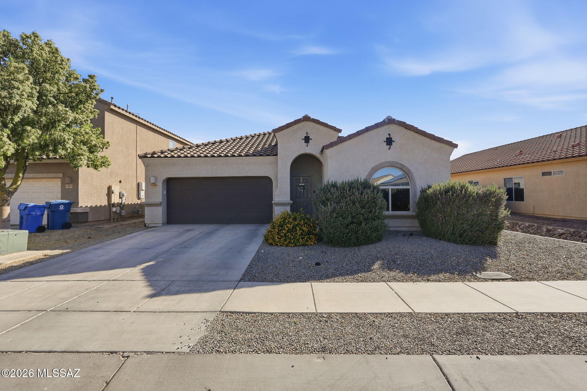 Spacious 3-bed, 3-bath home, 2,230 sq ft, bright open layout. Cozy family room with sliding glass door to patio for seamless indoor-outdoor flow. Eat-in kitchen with center island seating, stainless appliances, pantry, ample counters/cabinets, open to family room--ideal for daily living and entertaining. Versatile den for office or flex use. Primary suite with large walk-in closet, dual vanities, soaking tub, separate shower. Low-maintenance backyard with pavers, artificial turf, mountain views. Located in The Award-Winning Vail School District. SELLER IS OFFERING A 2K NEW FLOORING CREDIT AT CLOSING.