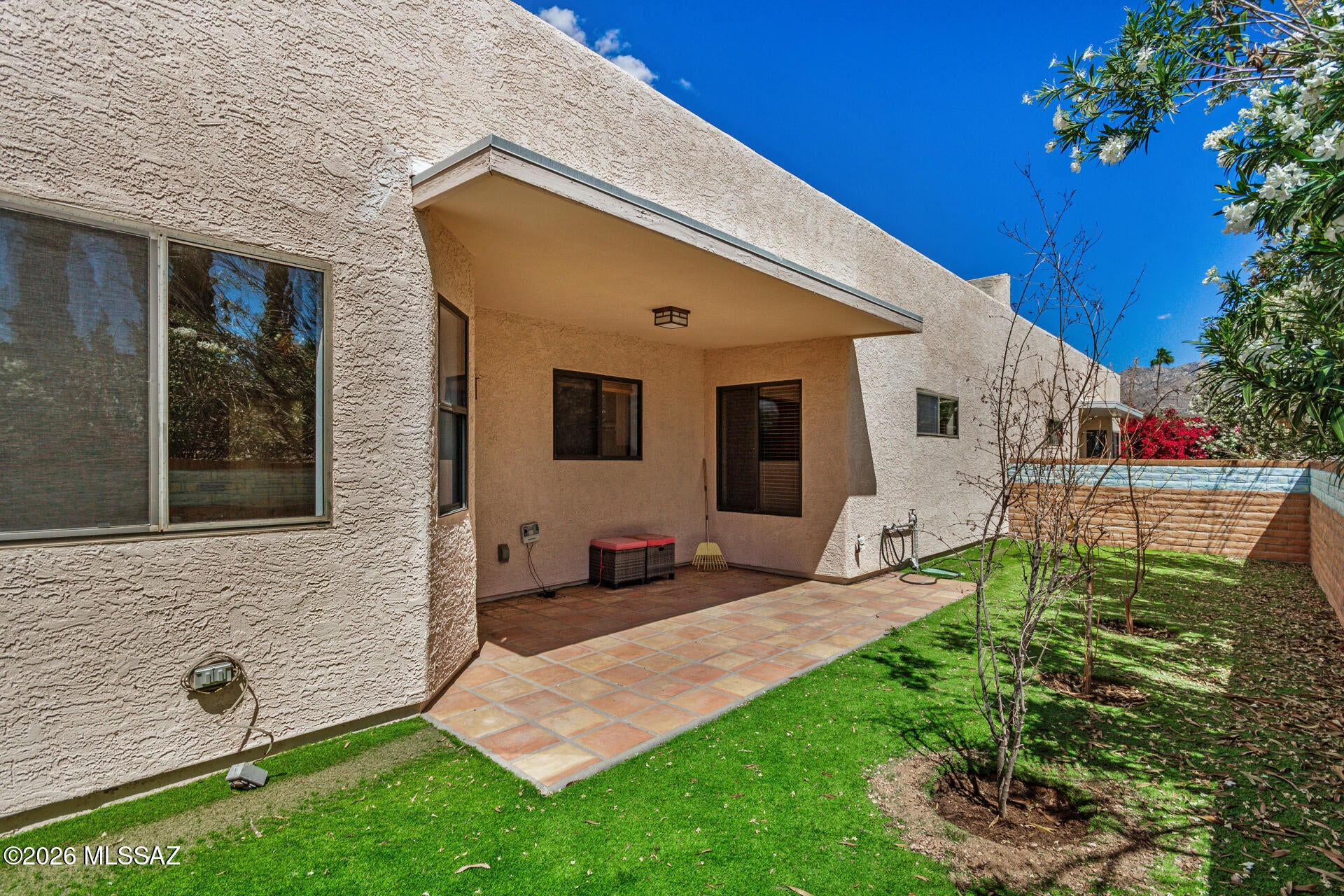 Executive Townhomes (1-16) - Residential
