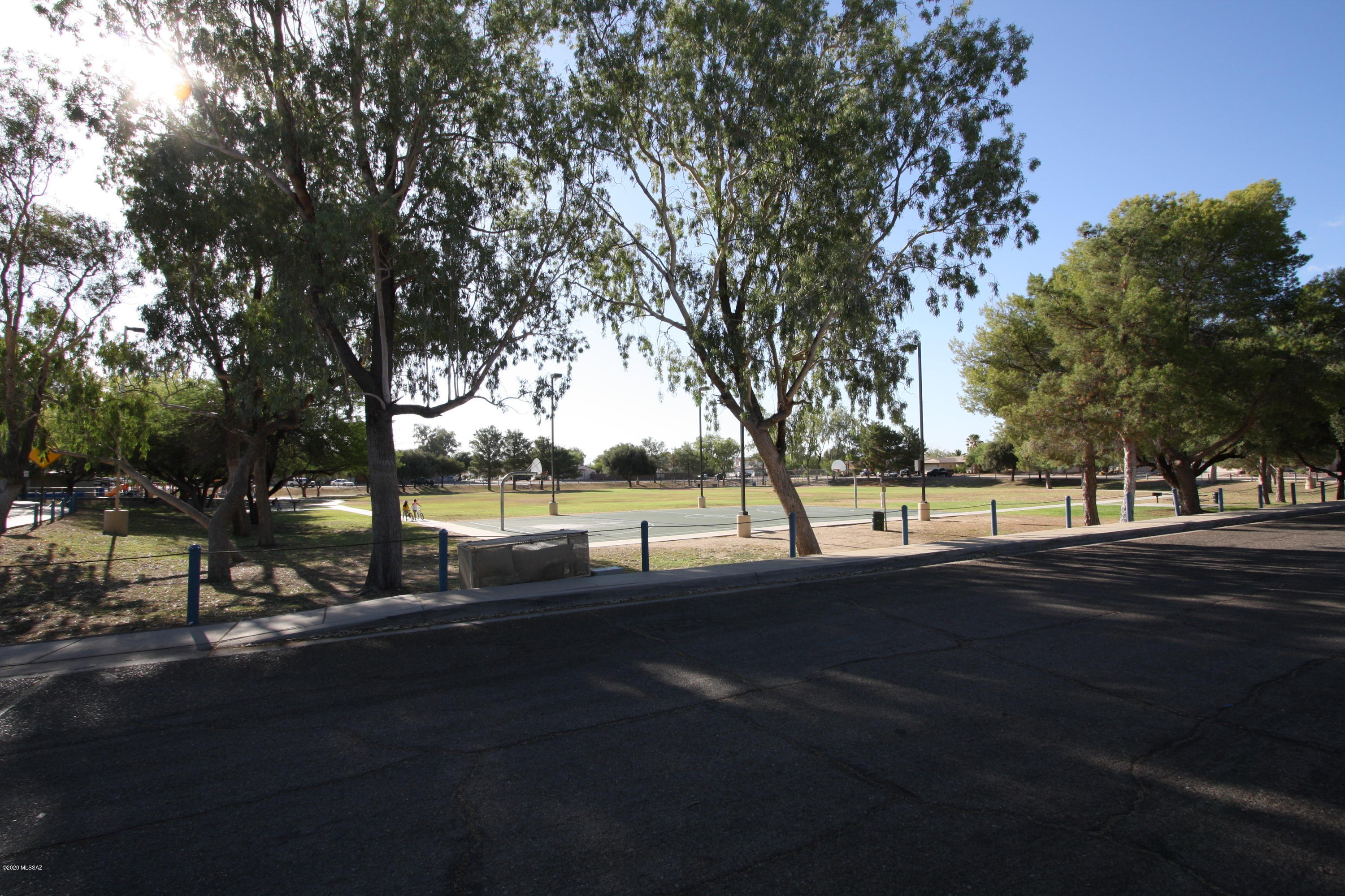 Meadowbrook (270-272, 335-347, 404-409) - Residential Lease