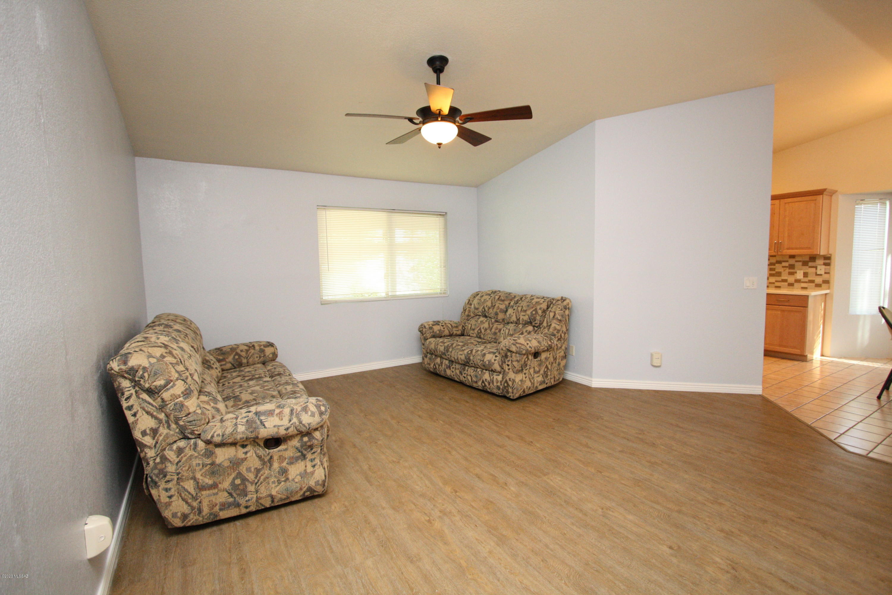 Meadowbrook (270-272, 335-347, 404-409) - Residential Lease