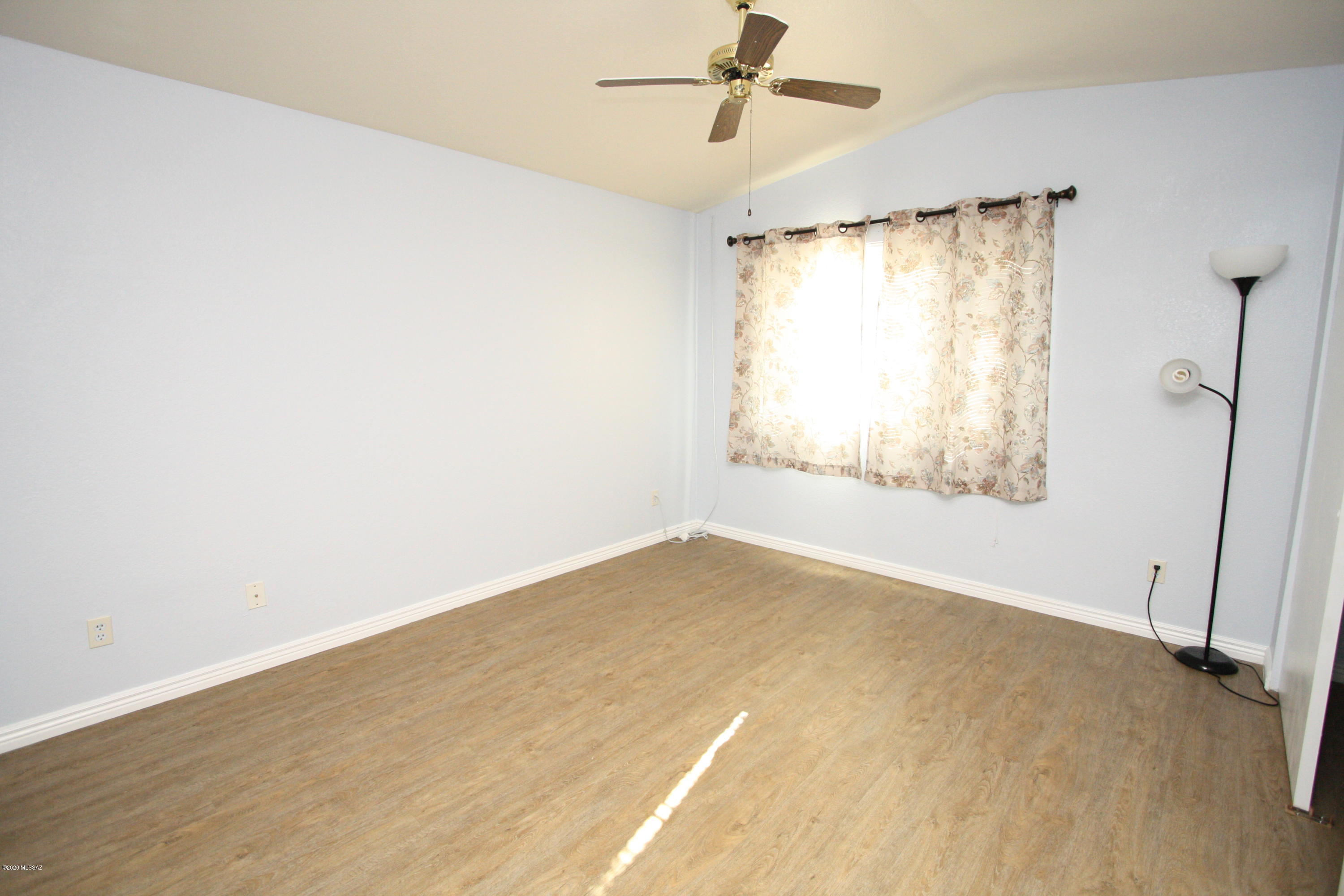 Meadowbrook (270-272, 335-347, 404-409) - Residential Lease