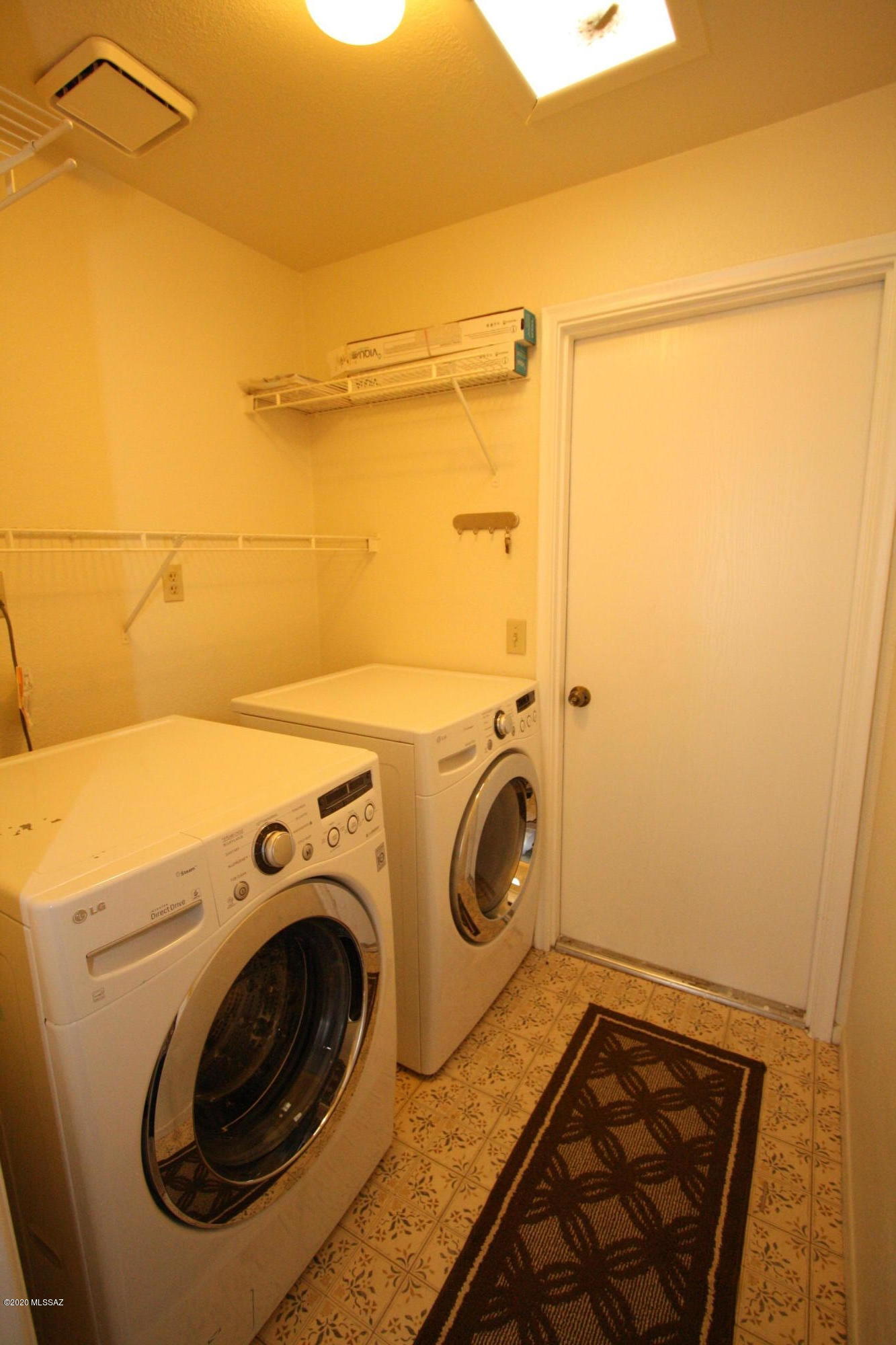 Meadowbrook (270-272, 335-347, 404-409) - Residential Lease