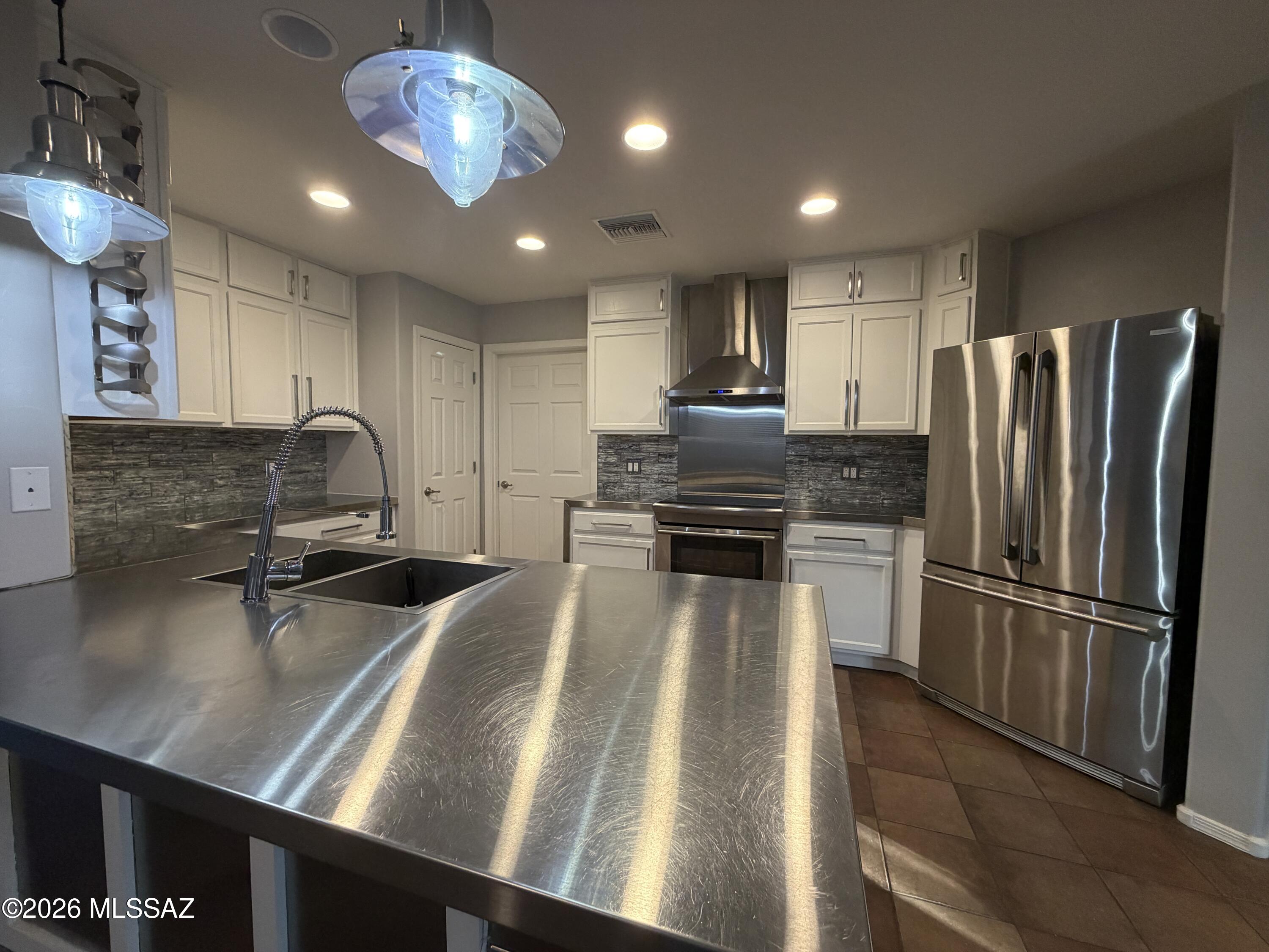 Countryside Manor (1-52) - Residential Lease