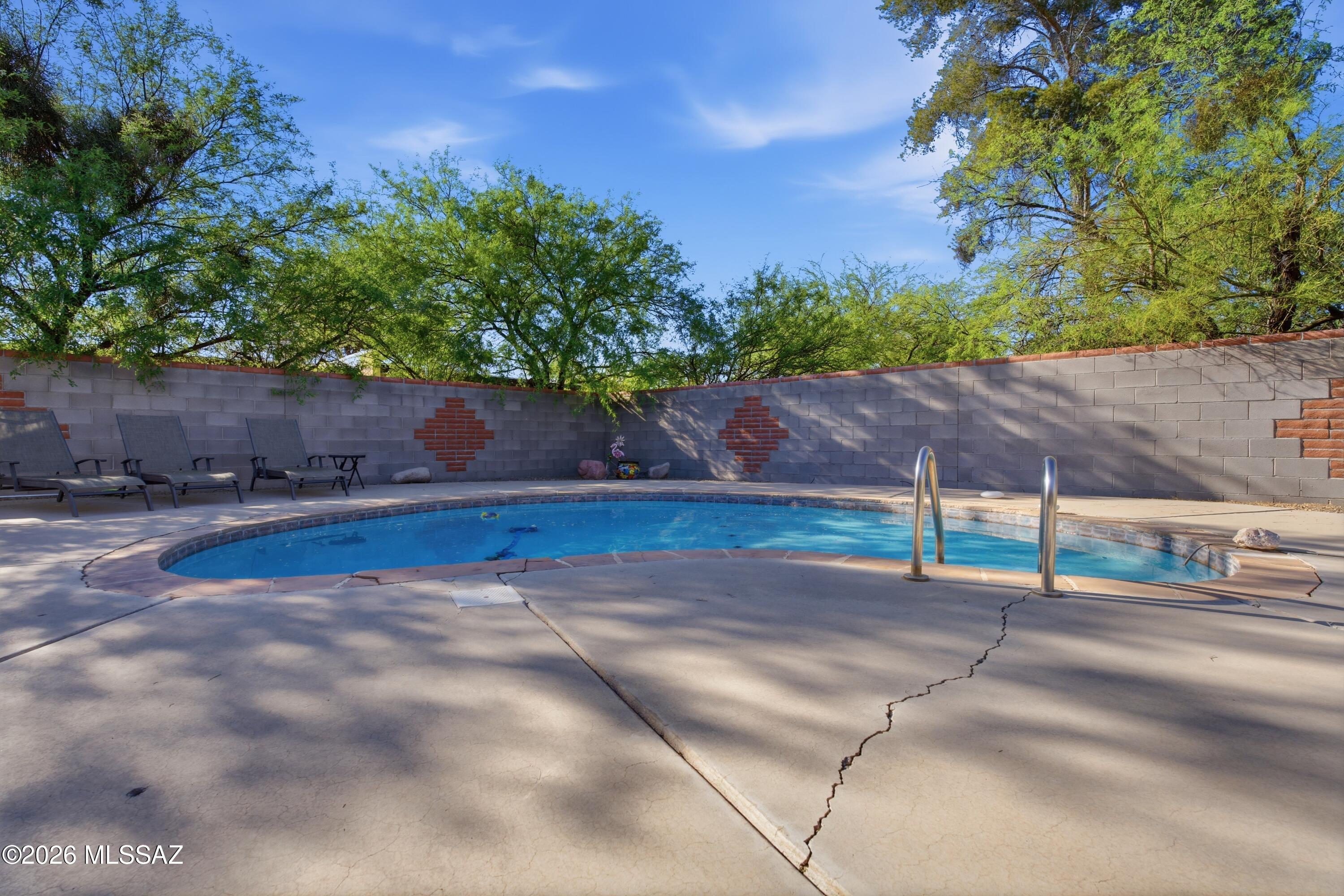 Cloverleaf Resub. - Residential Lease
