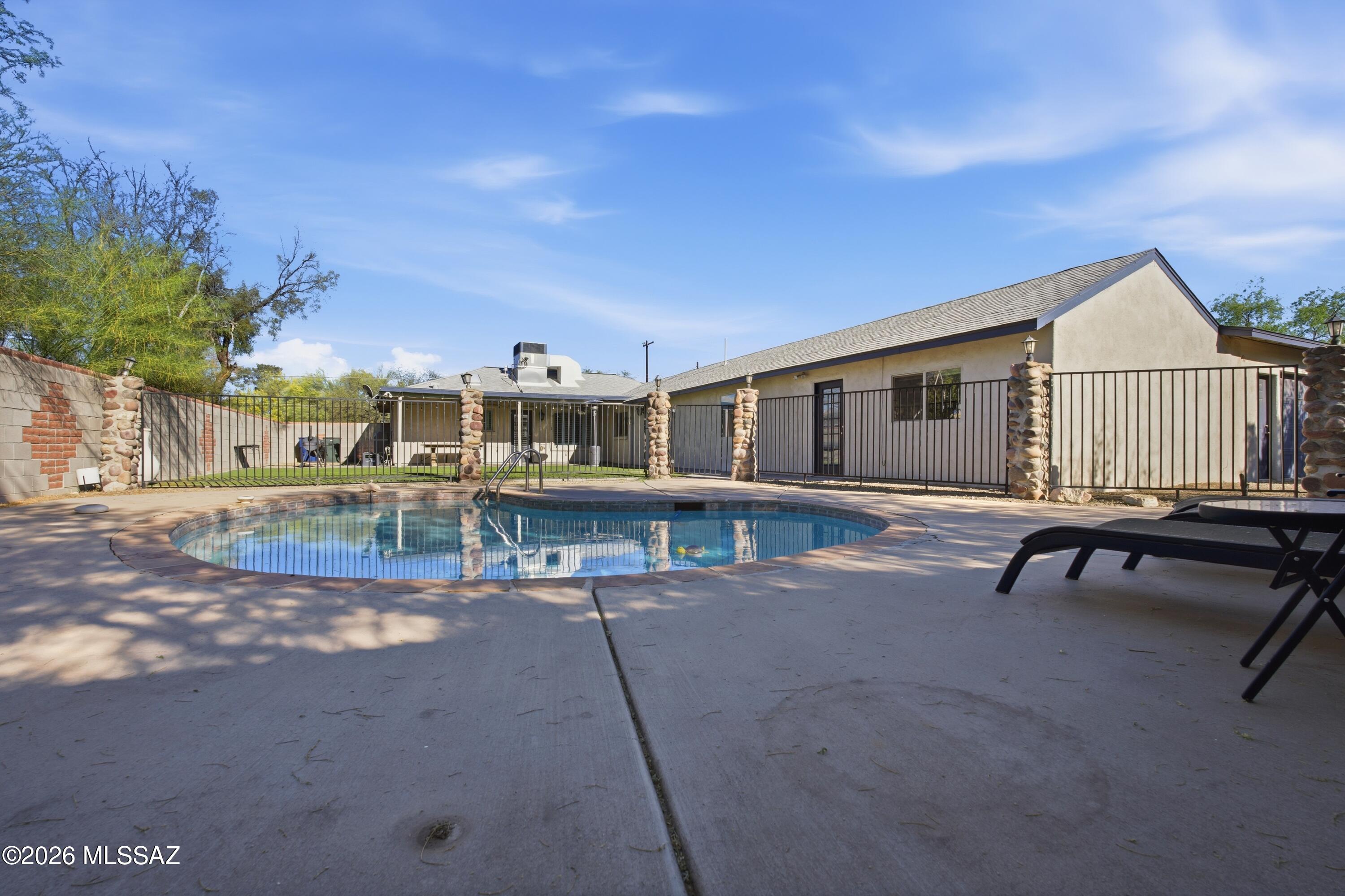 Cloverleaf Resub. - Residential Lease