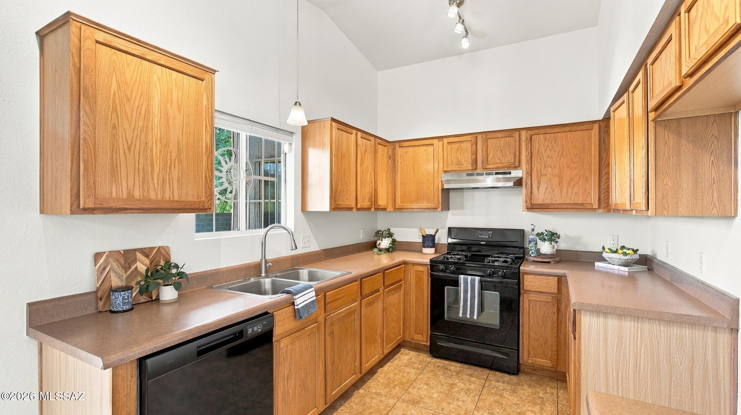Mountain Manor View - Residential