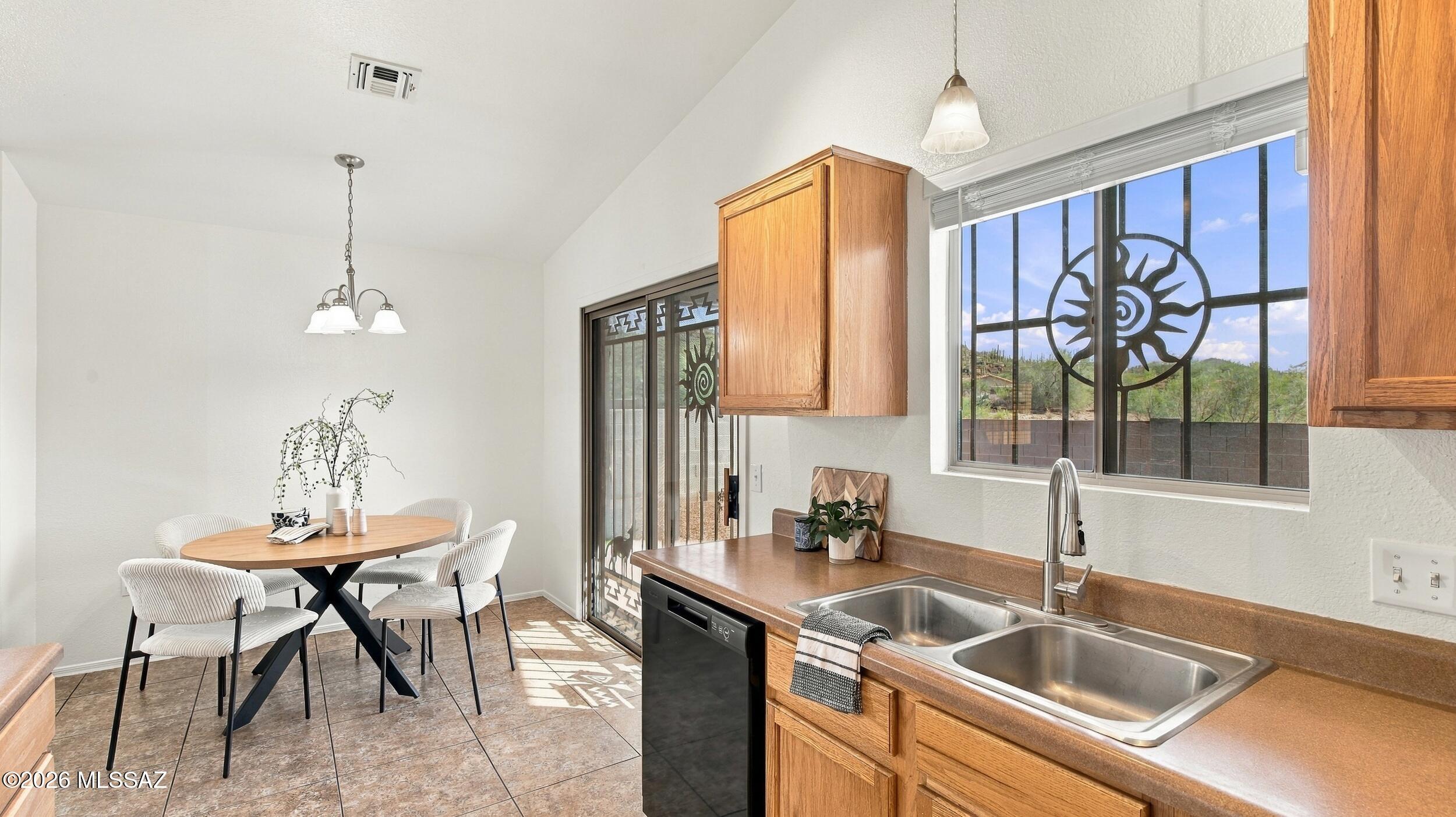 Mountain Manor View - Residential