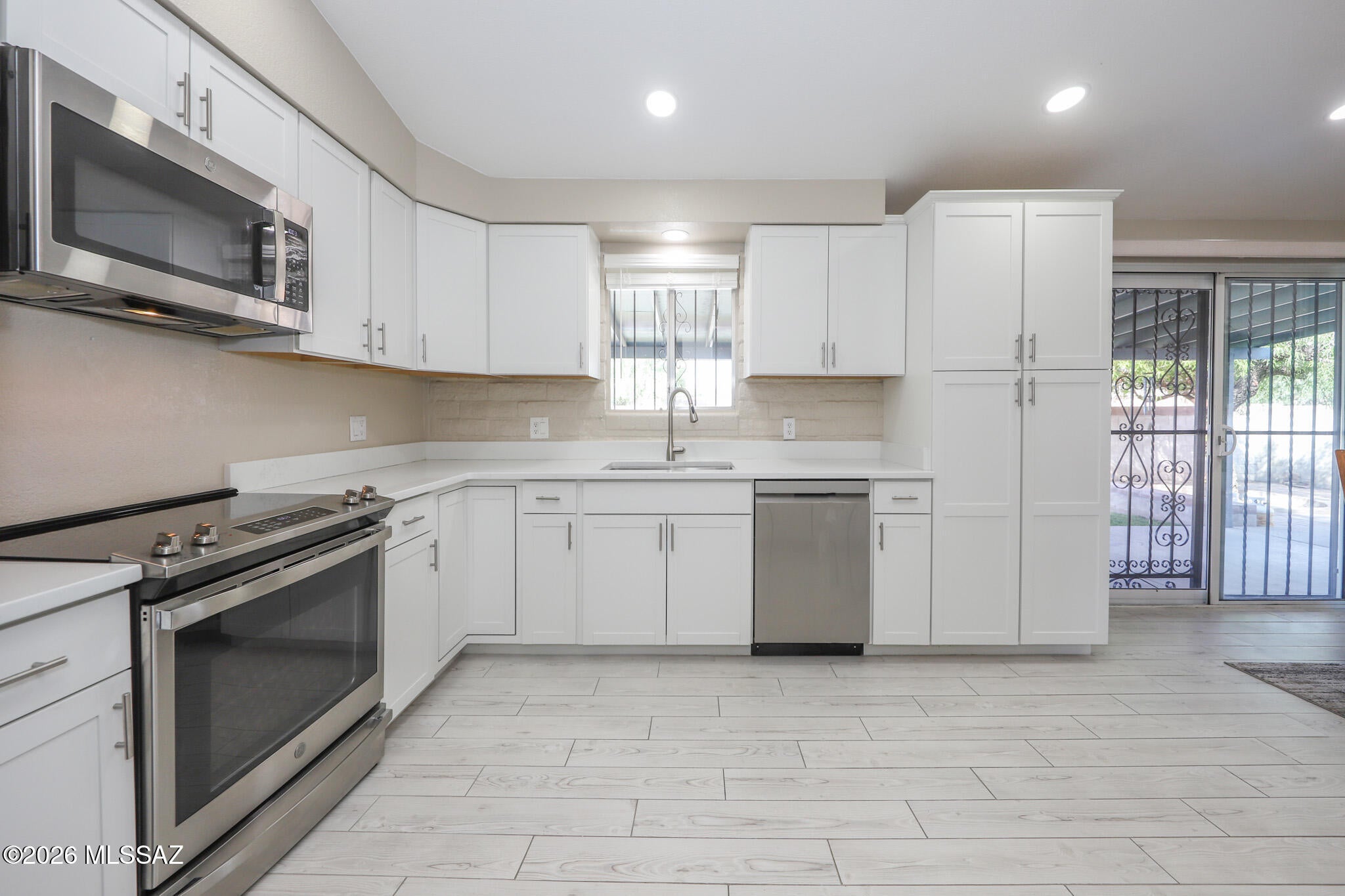Casas Adobes Park (541-643) - Residential