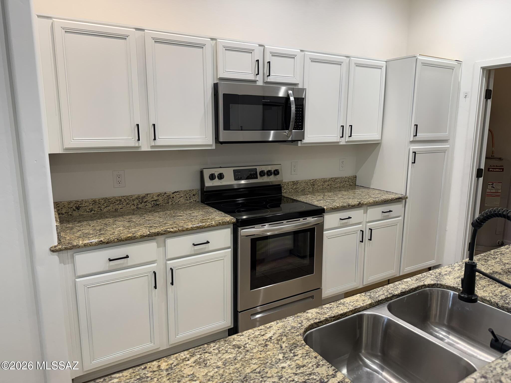 Placita Escondida Bldgs 18-20 Units 1-204 - Residential Lease