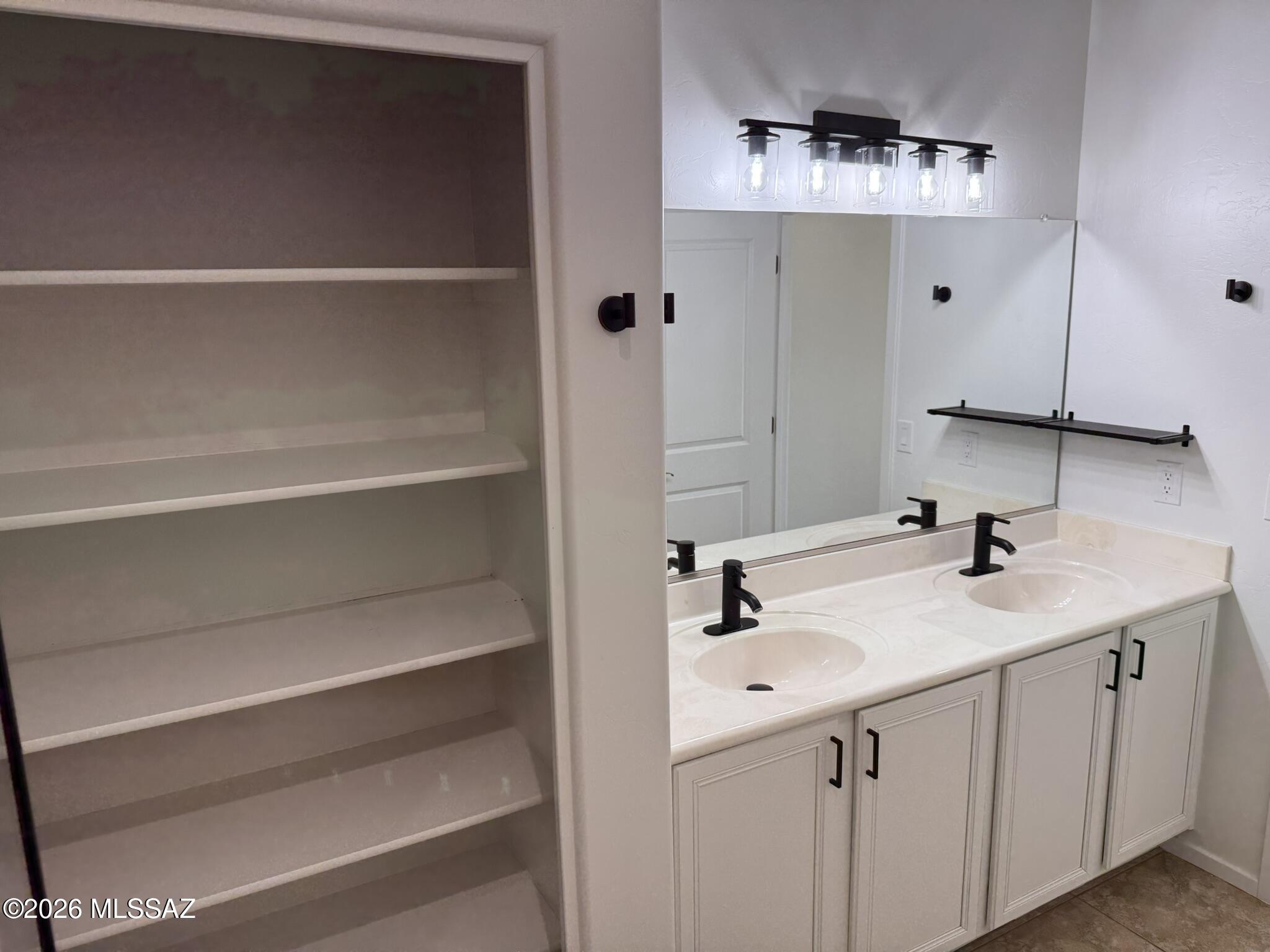 Placita Escondida Bldgs 18-20 Units 1-204 - Residential Lease