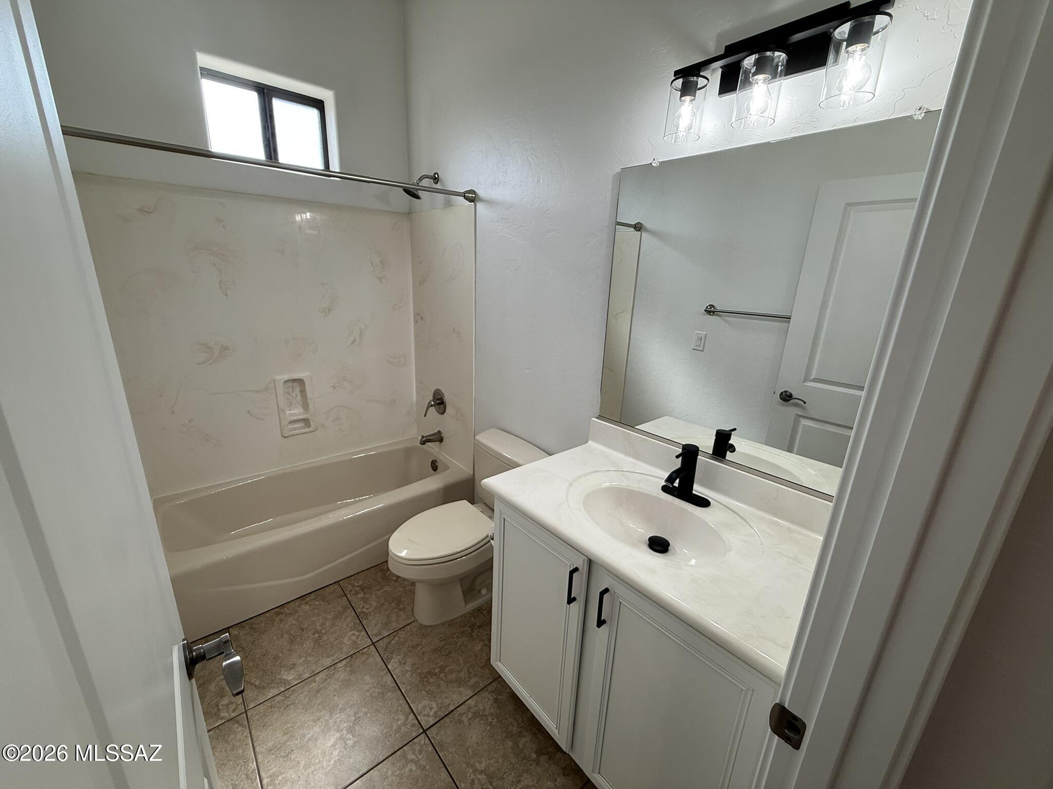 Placita Escondida Bldgs 18-20 Units 1-204 - Residential Lease
