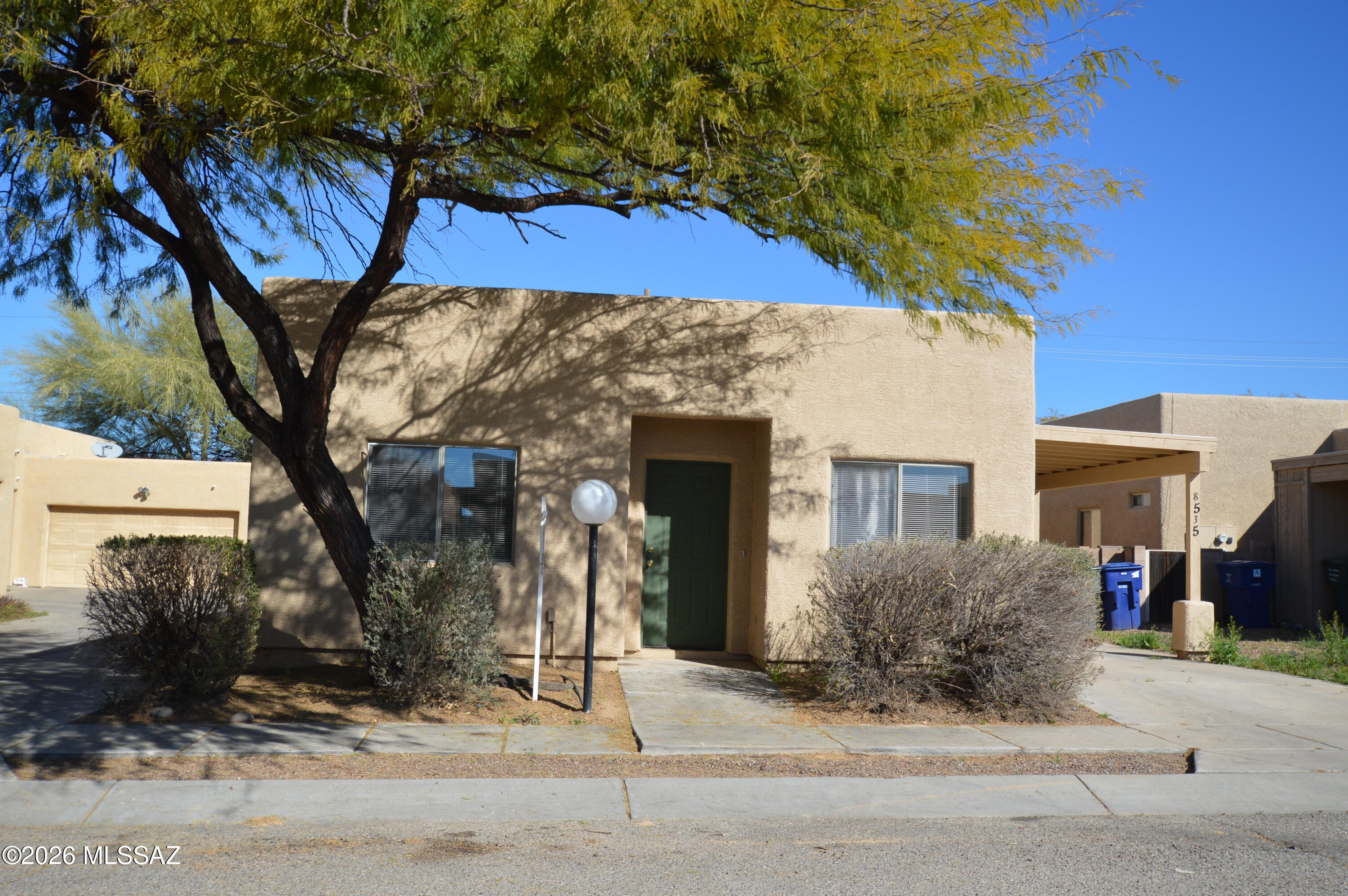 This duplex has an open and airy floorplan with gourmet kitchen with range and refrigerator. Large living and dining areas! Small walled yard, perfect for enjoying a cool evening. Luxurious master suite with large walk-in closet and private master bath. Homes in this enclave don't last long, so CALL NOW!!