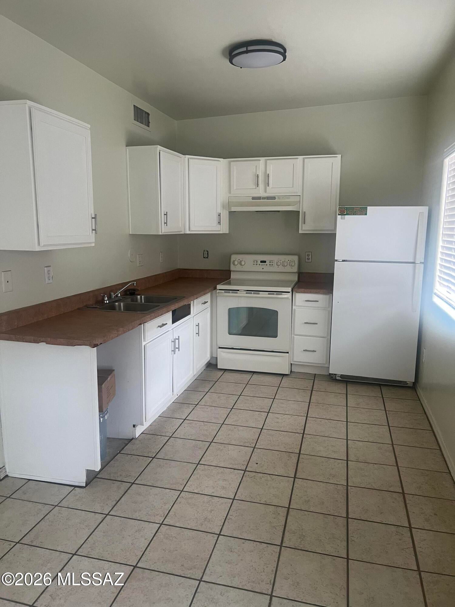 Country Club Manor - Residential Income