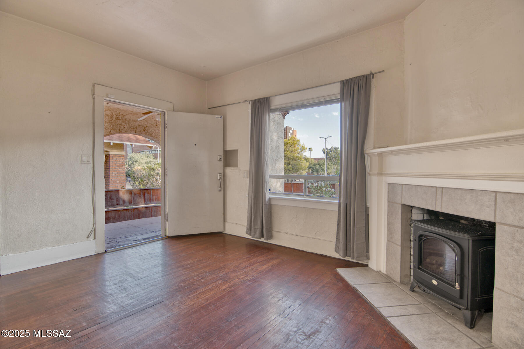 LIVE WHERE YOU WORK & PLAY!
Opportunities like this don't last! This spacious Historic 4-bedroom, 2.5-bath home puts you exactly where you want to be -- just minutes from Downtown Tucson, the University of Arizona, major employers, shopping, dining, and entertainment.
Imagine cutting your commute to minutes, biking to work, or enjoying Tucson's vibrant city life without the long drive. Convenience truly meets comfort here!
Inside, you'll love the bright, open layout with room to spread out -- perfect for working professionals, remote work setups, or anyone needing flexible space. Features include:
✔️ Dedicated laundry room
✔️ Private fenced yard
✔️ Ample parking
✔️ Spacious bedrooms
✔️ Ideal work-from-home layout