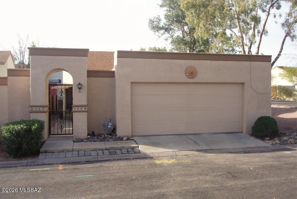 Charming 3Bed 2Bath home is situated on free standing corner lot in beautiful Saddlewood Villas Community is Move in Ready! Home features include Spacious Living Rm. Vaulted Ceilings, Open Dining area, Kitchen w/ lots of cabinetry, 20x20 Ceramic Tile flooring, 2 Car Garage, Courtyard w/security gate, backyard has covered patio. Nice Community Pool & Spa. Quick commute to U of A, PCC West Campus, Hospital, Shopping, Downtown & Freeways. The Landlord's application requirements which will be verified are: Current/recent rental history in good standing. No past evictions. Verifiable income 2.5X rent. Pet rent $25/pet plus $100 pet deposit. Landlord can include washer & Dryer for $25 per month.