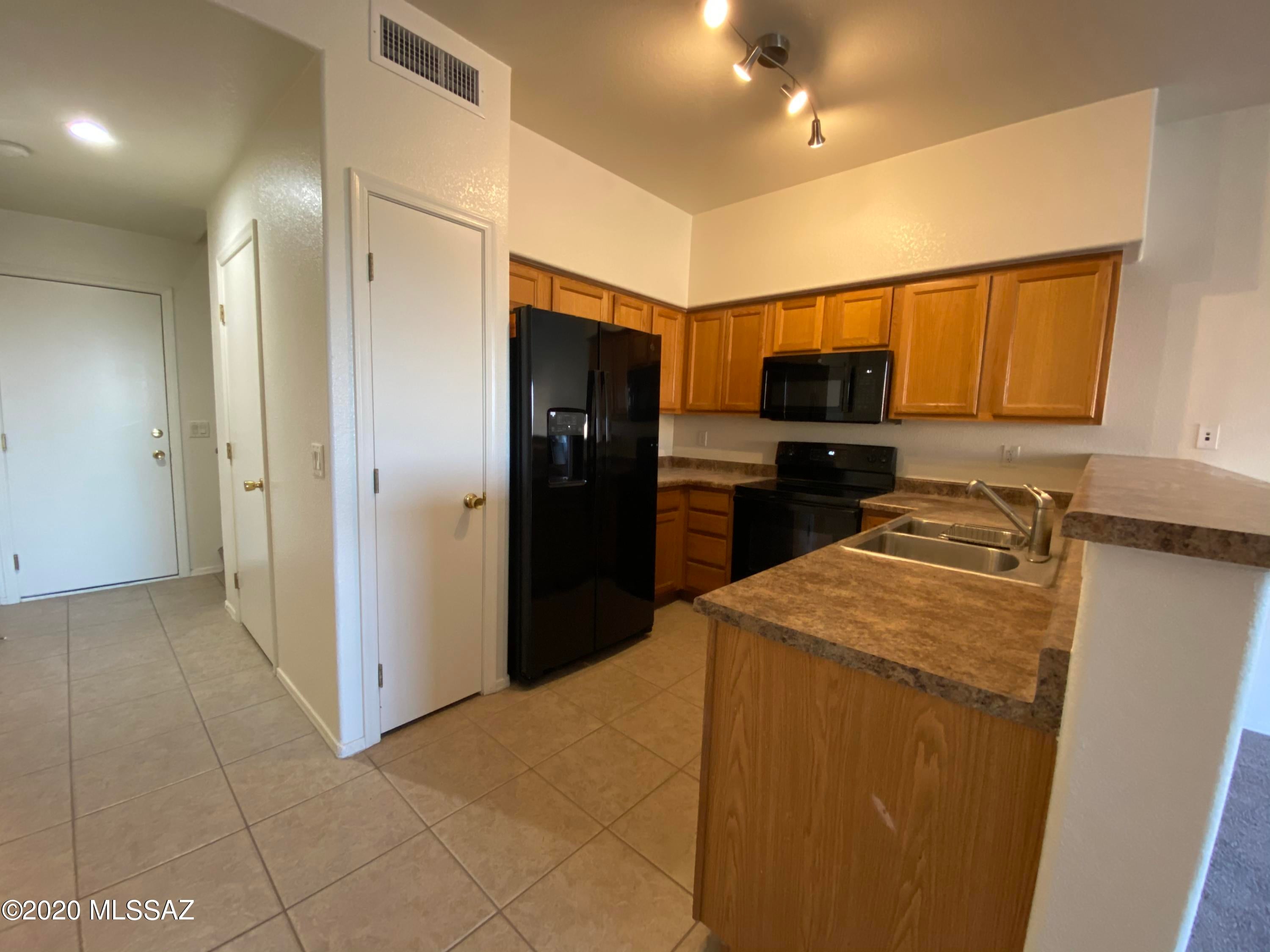 Mountain View Condos. (1-76) - Residential Lease