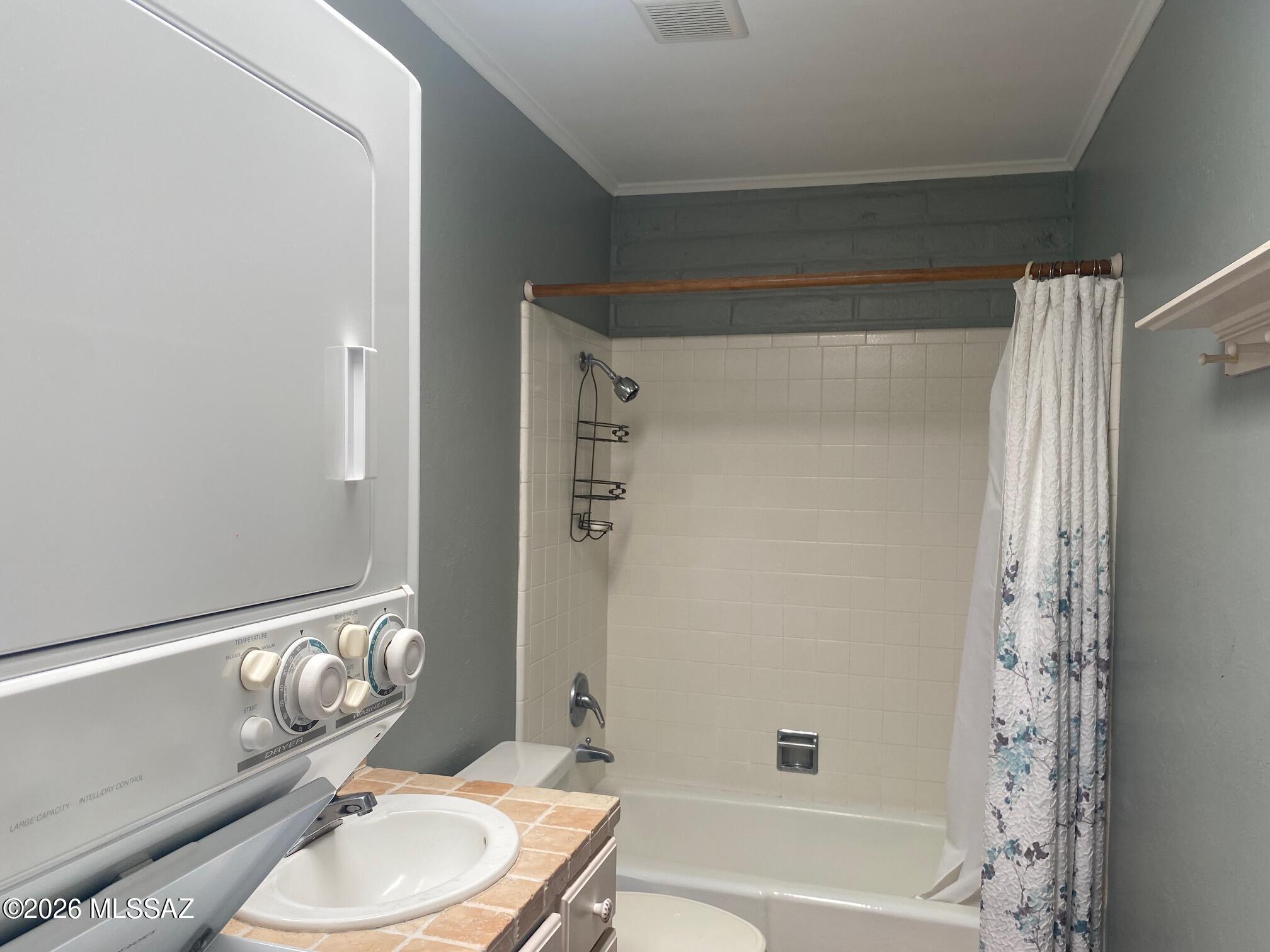 Las Lomitas (1) - Residential Lease