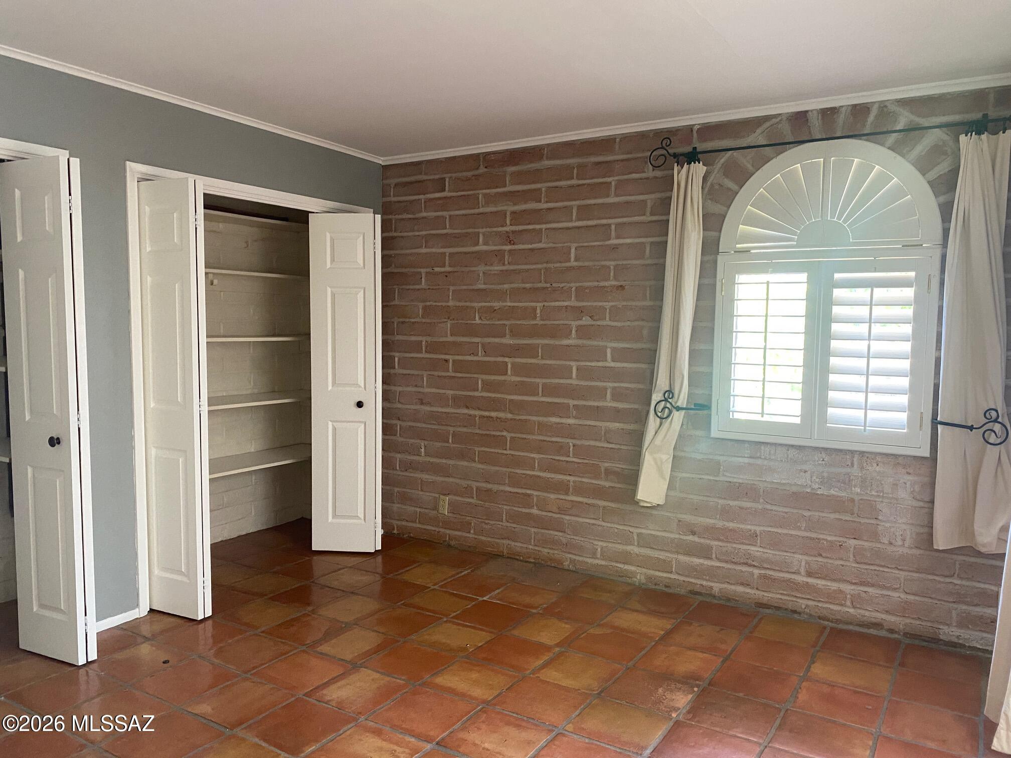 Las Lomitas (1) - Residential Lease