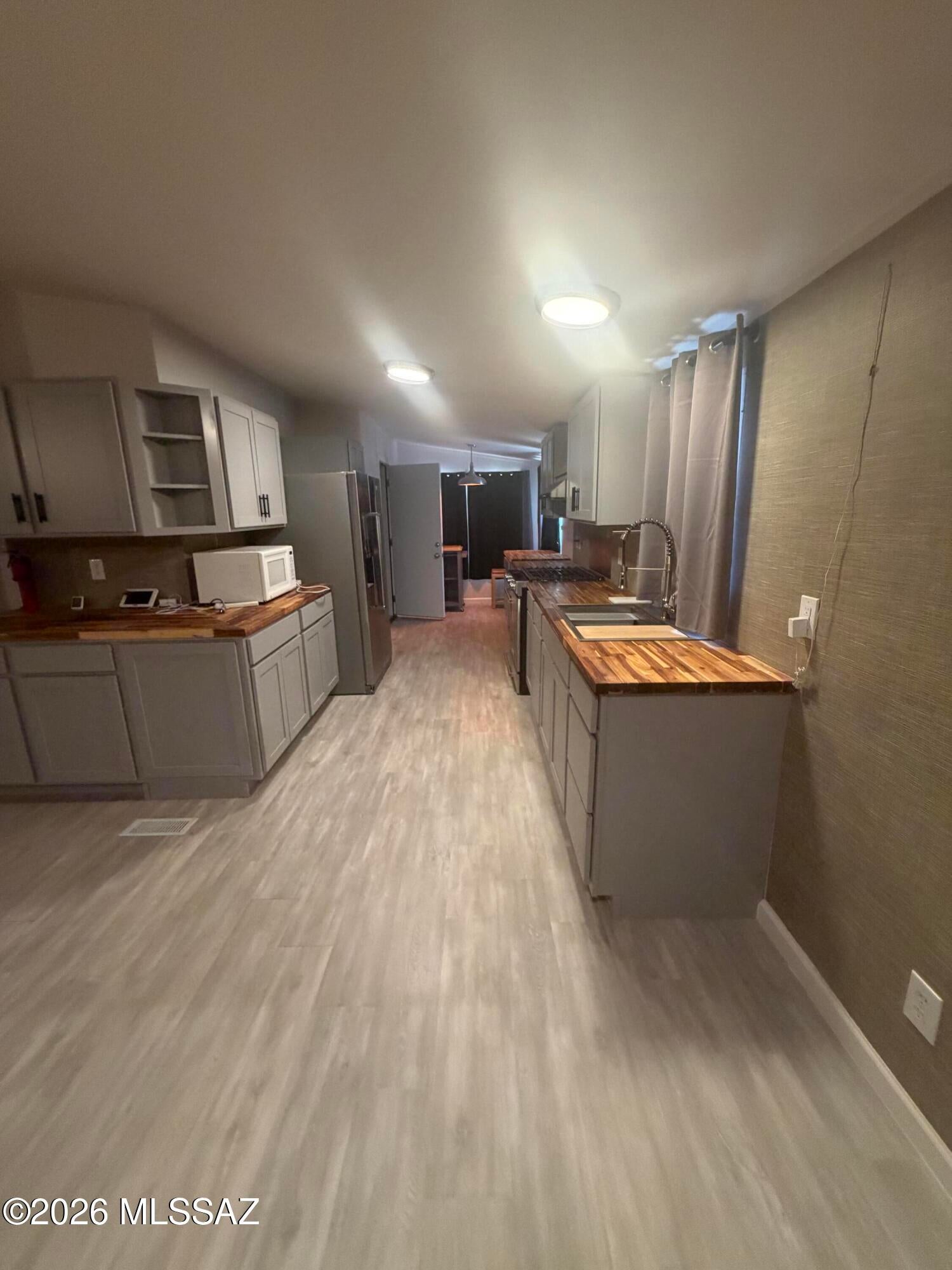 MOTIVATED SELLER !! Home offers easy, affordable living, a home that feels warm and inviting in a great NW location. A total redo with new kitchen cabinets, stainless steel appliances, updated fixtures, whole home replumbed with Pex plumbing in 2022, heating and air in 2023, Pergo  flooring in 2022, newer lighting, ceiling fans  and leaving this home move in ready! Perfect outdoor entertaining on your cozy, 2025 sun room, 195 sq. ft.  
The spacious interior offers a comfortable layout split plan. The master bathroom has a great soaking tub and separate shower. This is for the  home only-- land is leased at $630 per month, and is in a 55+ park. Great location near shopping and restaurants. Would also make a great Vacation Home! Completely fenced with wood privacy fencing. There is a lemon tree on front side of home. There is also a storage shed as well. A MUST SEE.