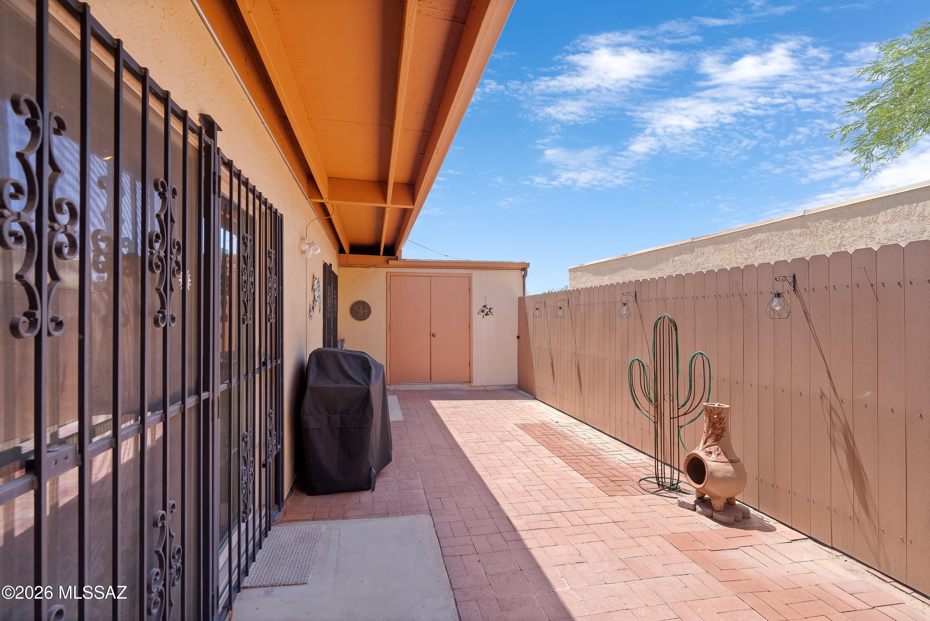 Pantano Park Townhouses - Residential